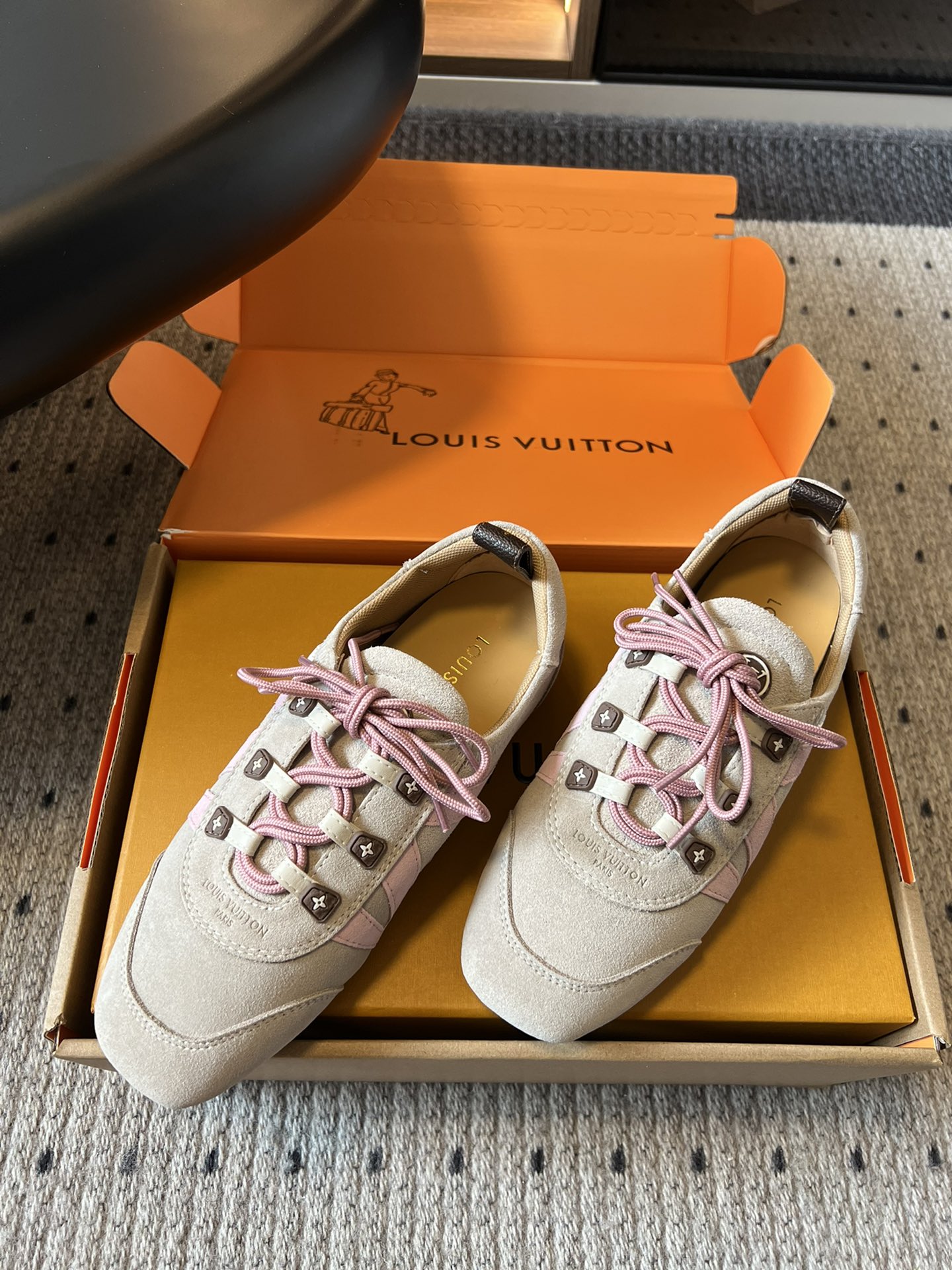 ➕扣+20
Louis Vuitton路易威登驴牌春夏Sneakerina系列 芭蕾运动鞋 德训鞋 平底