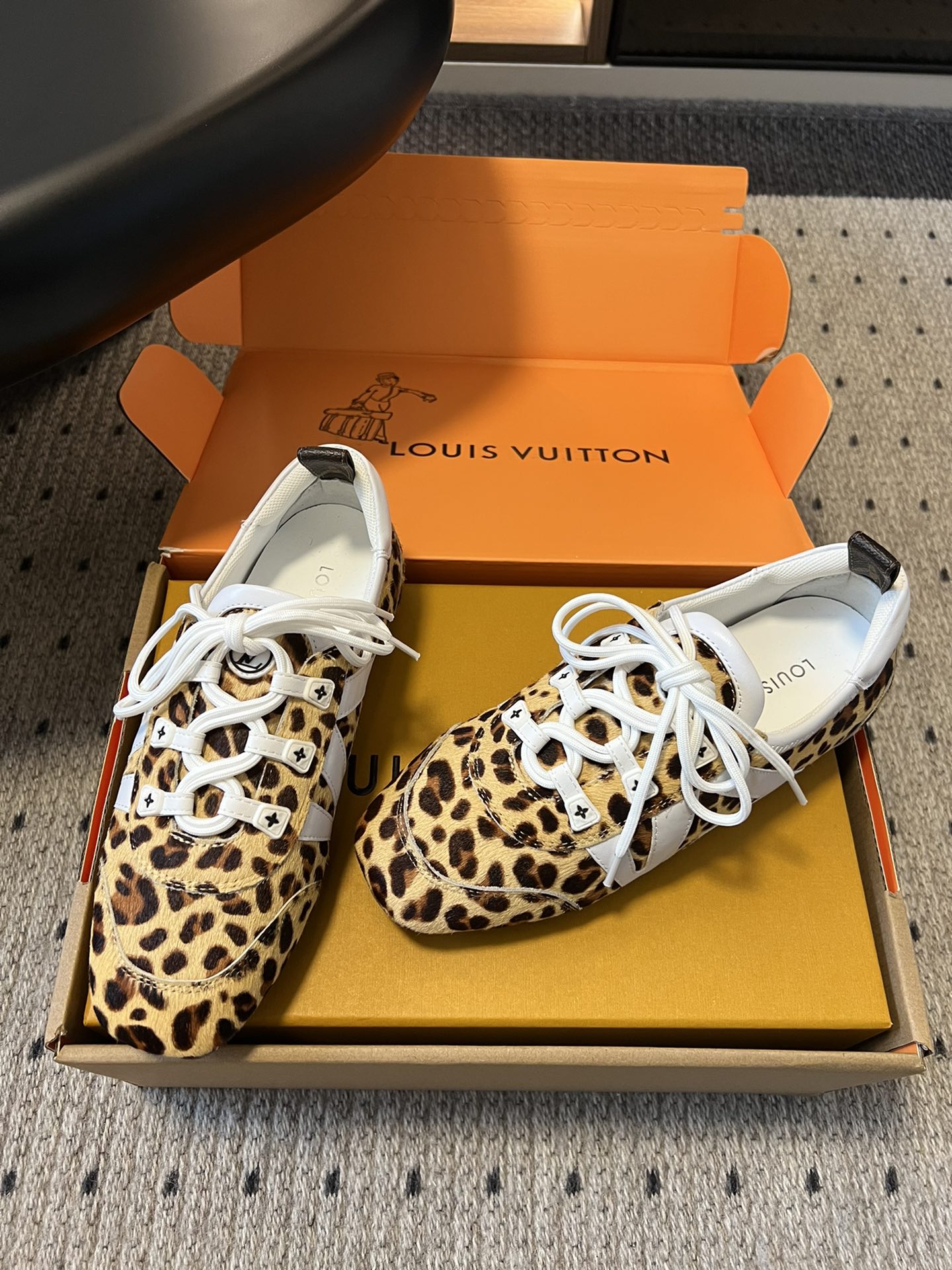 ➕扣+20
Louis Vuitton路易威登驴牌春夏Sneakerina系列 芭蕾运动鞋 德训鞋 平底