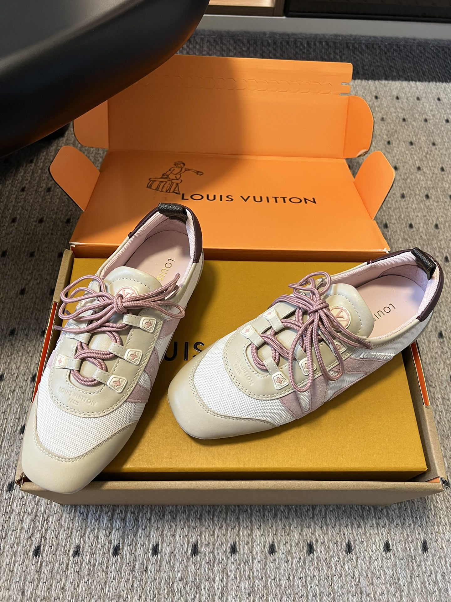 ➕扣+20
Louis Vuitton路易威登驴牌春夏Sneakerina系列 芭蕾运动鞋 德训鞋 平底