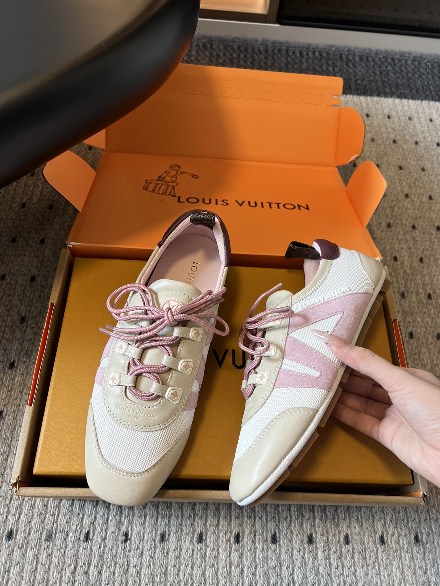 ➕扣+20
Louis Vuitton路易威登驴牌春夏Sneakerina系列 芭蕾运动鞋 德训鞋 平底