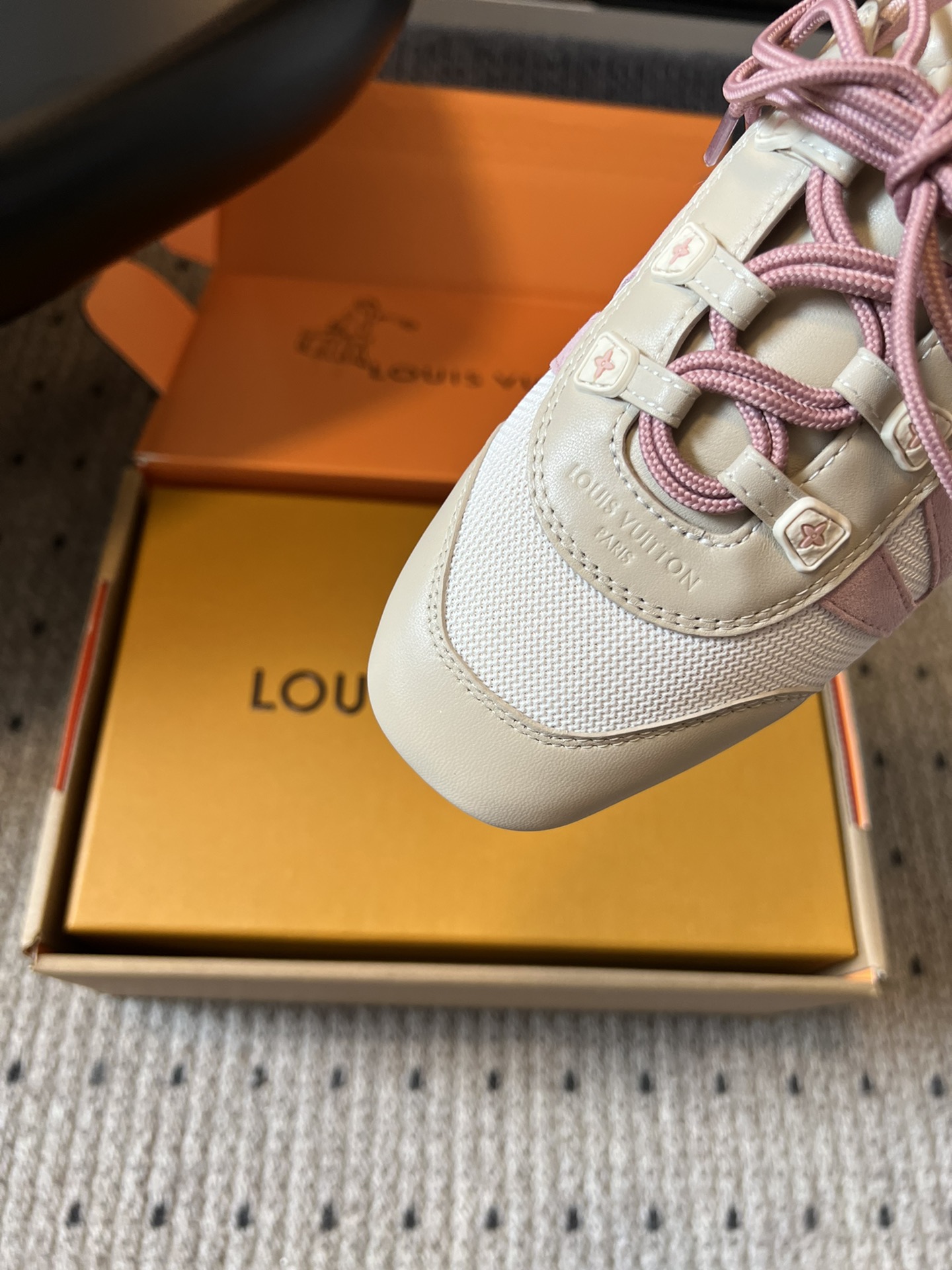 ➕扣+20
Louis Vuitton路易威登驴牌春夏Sneakerina系列 芭蕾运动鞋 德训鞋 平底