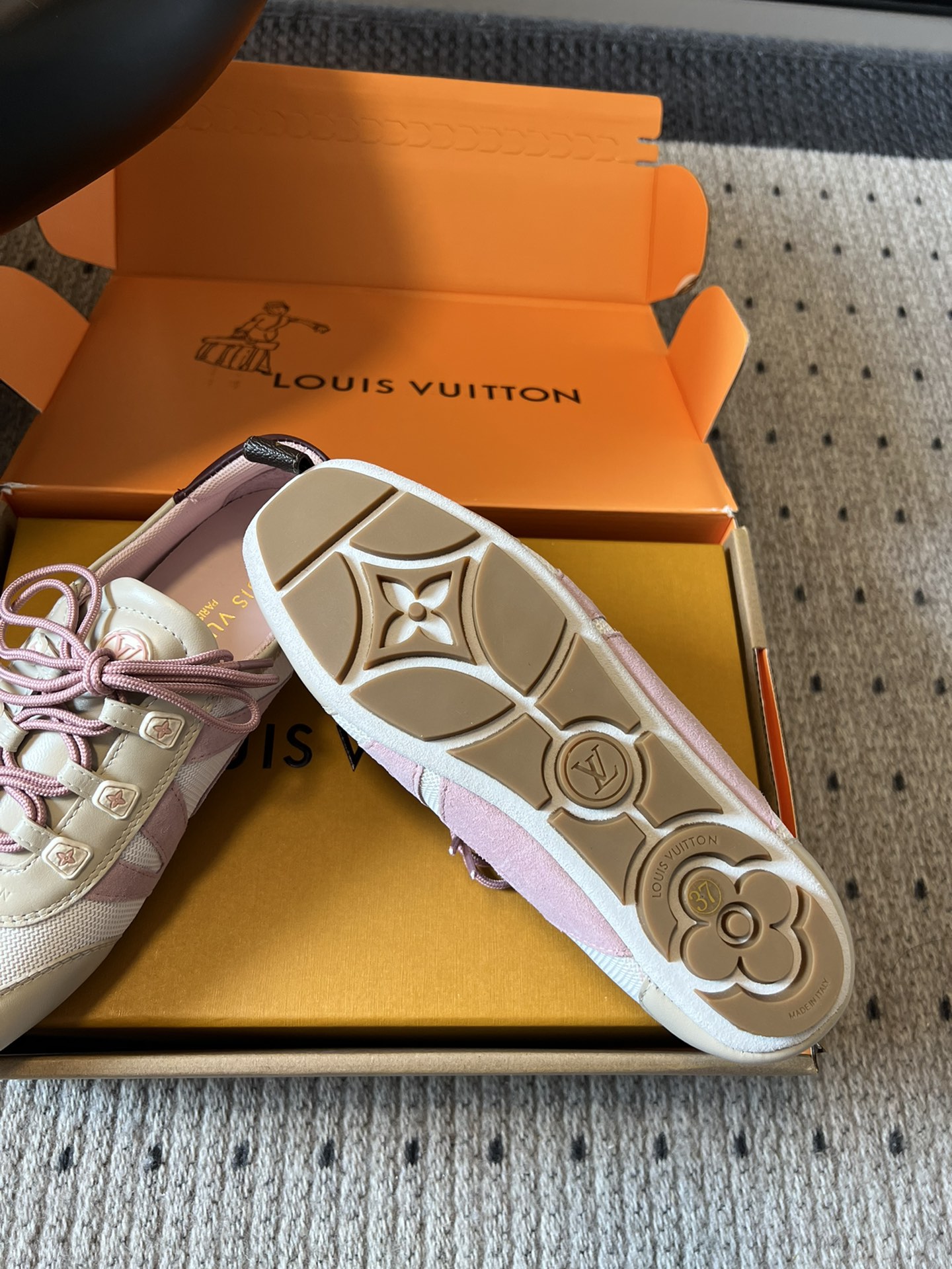 ➕扣+20
Louis Vuitton路易威登驴牌春夏Sneakerina系列 芭蕾运动鞋 德训鞋 平底