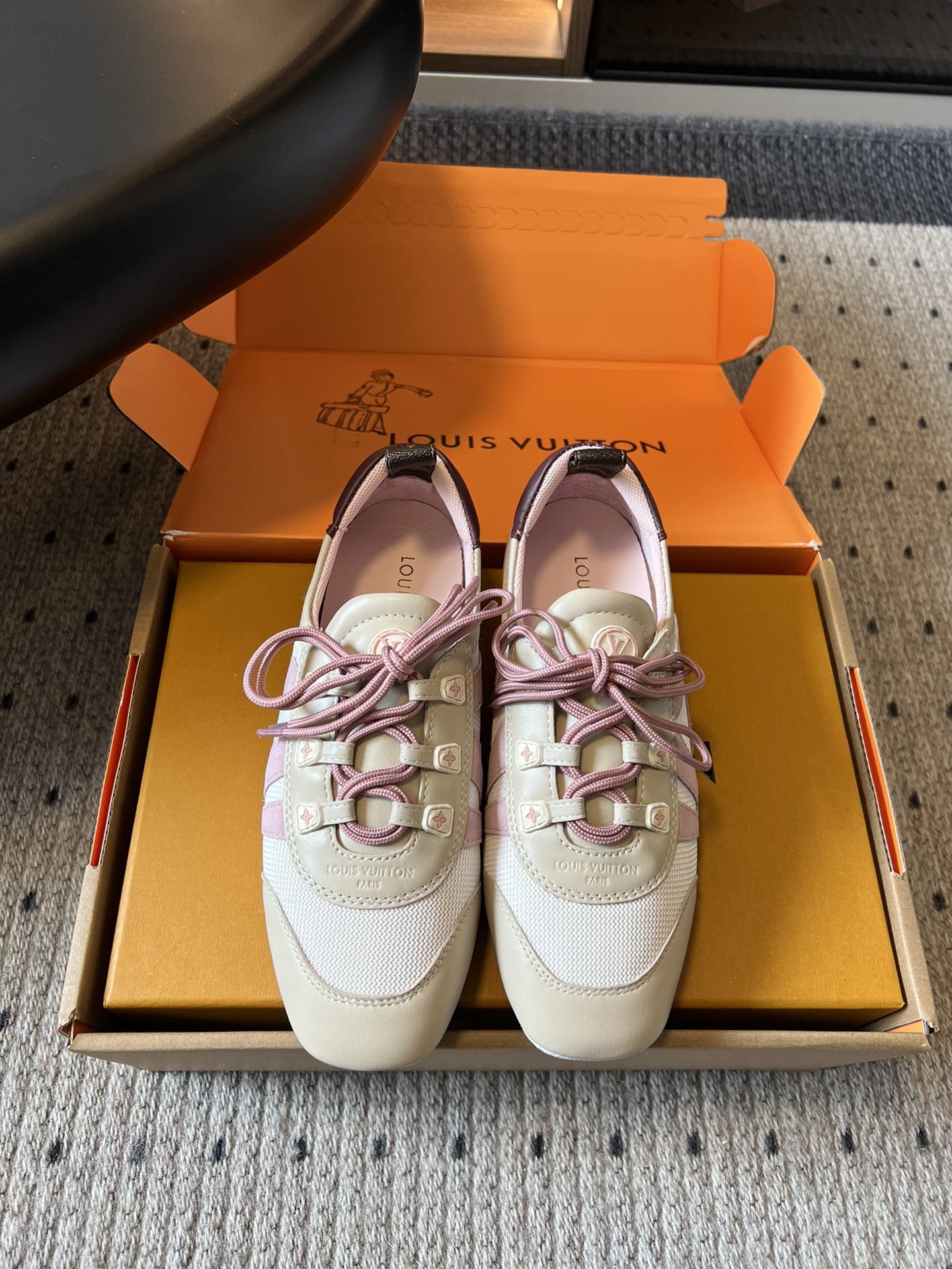 ➕扣+20
Louis Vuitton路易威登驴牌春夏Sneakerina系列 芭蕾运动鞋 德训鞋 平底