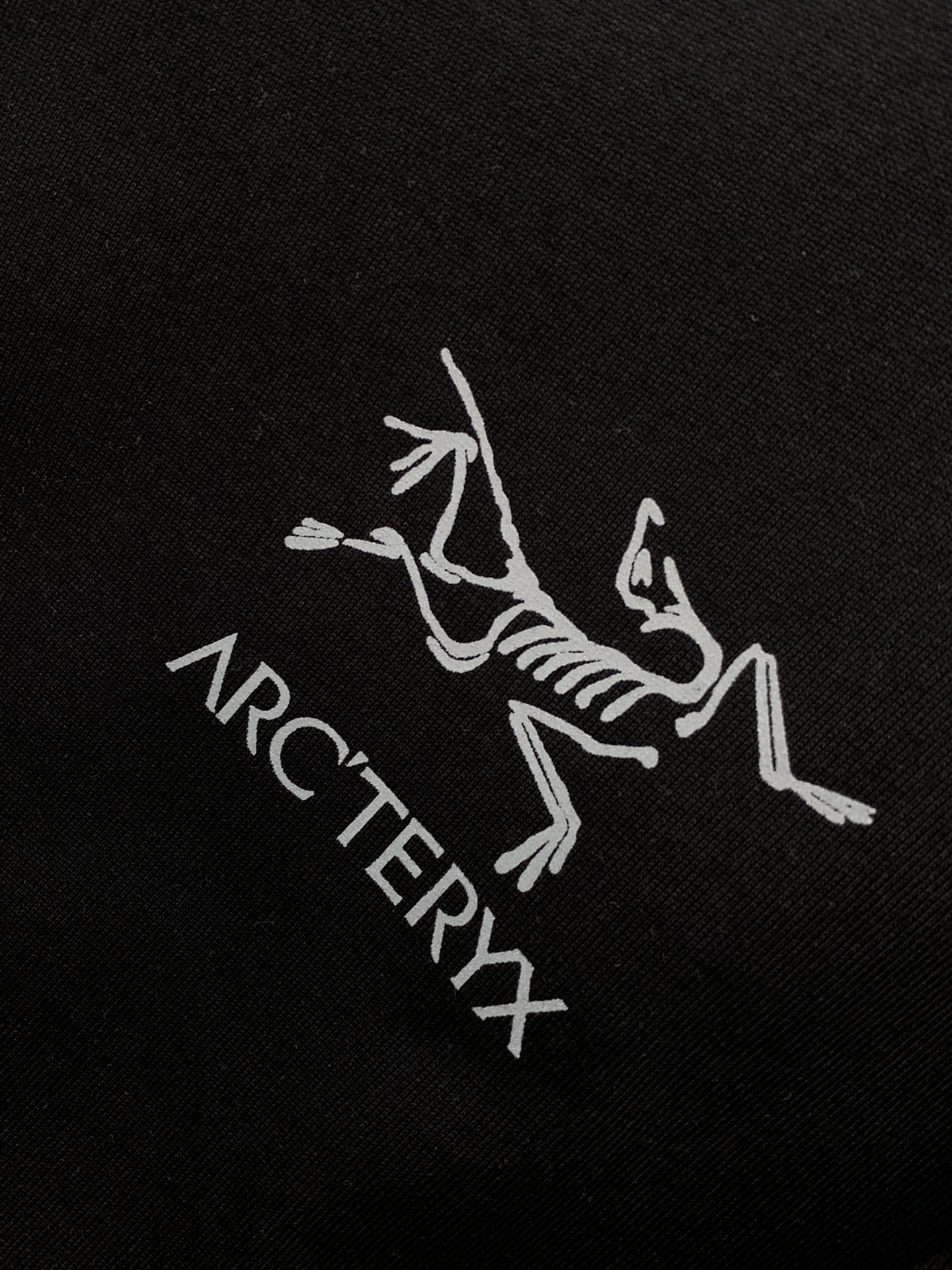 “Arcteryx Original Bird Long-Sleeve T-Shirts 2025 Collection: Stylish, Noble, and Elegant Designs for Fashion Enthusiasts” - 图片 5