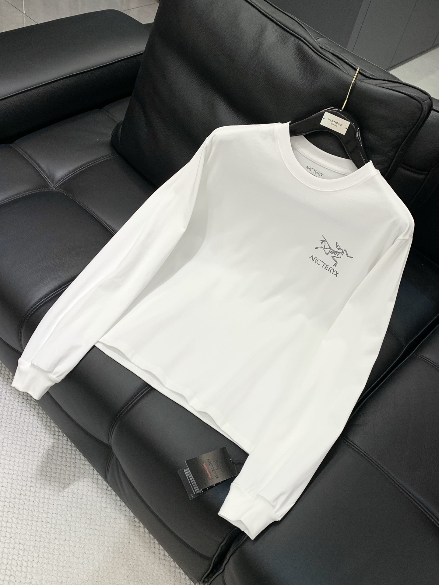 “ARCTERYX Original Bird Long-Handled T-Shirts 2025 Collection: Elegant, Stylish, and Noble Fashion Items” - 图片 3