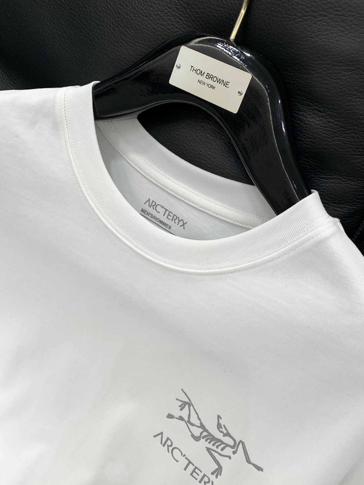 “ARCTERYX Original Bird Long-Handled T-Shirts 2025 Collection: Elegant, Stylish, and Noble Fashion Items” - 图片 4