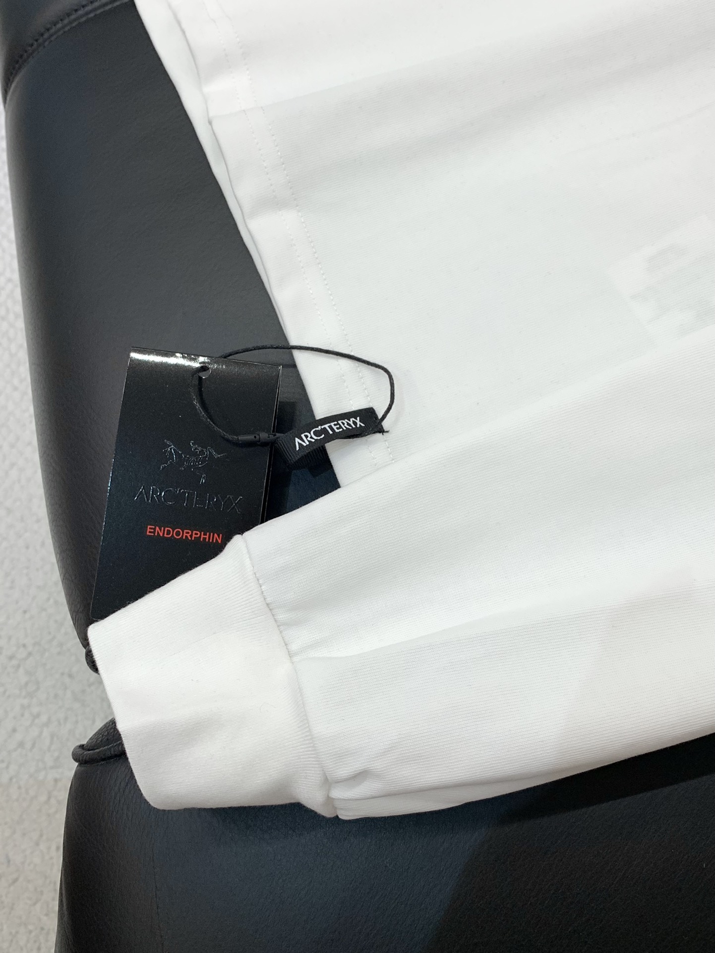 “ARCTERYX Original Bird Long-Handled T-Shirts 2025 Collection: Elegant, Stylish, and Noble Fashion Items” - 图片 6