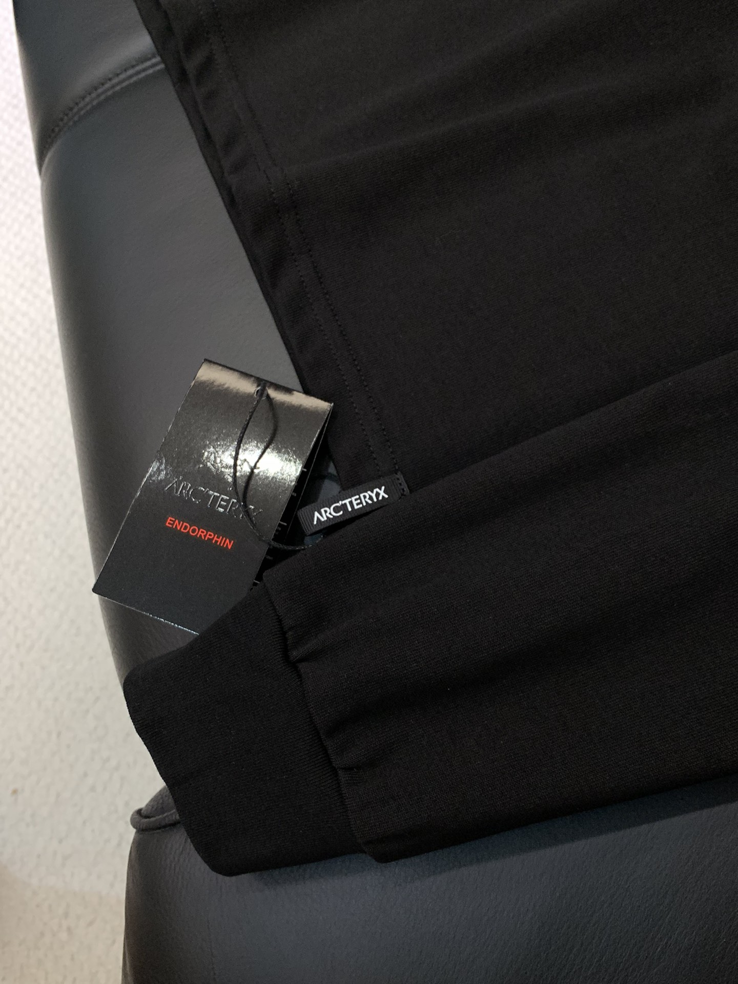 Title: ARCTERYX Original Bird T-Shirts 2025 Collection Summary: Stylish, elegant long-sleeved T-shirts with original fabric and intricate details, available in XS-L sizes. - 图片 6