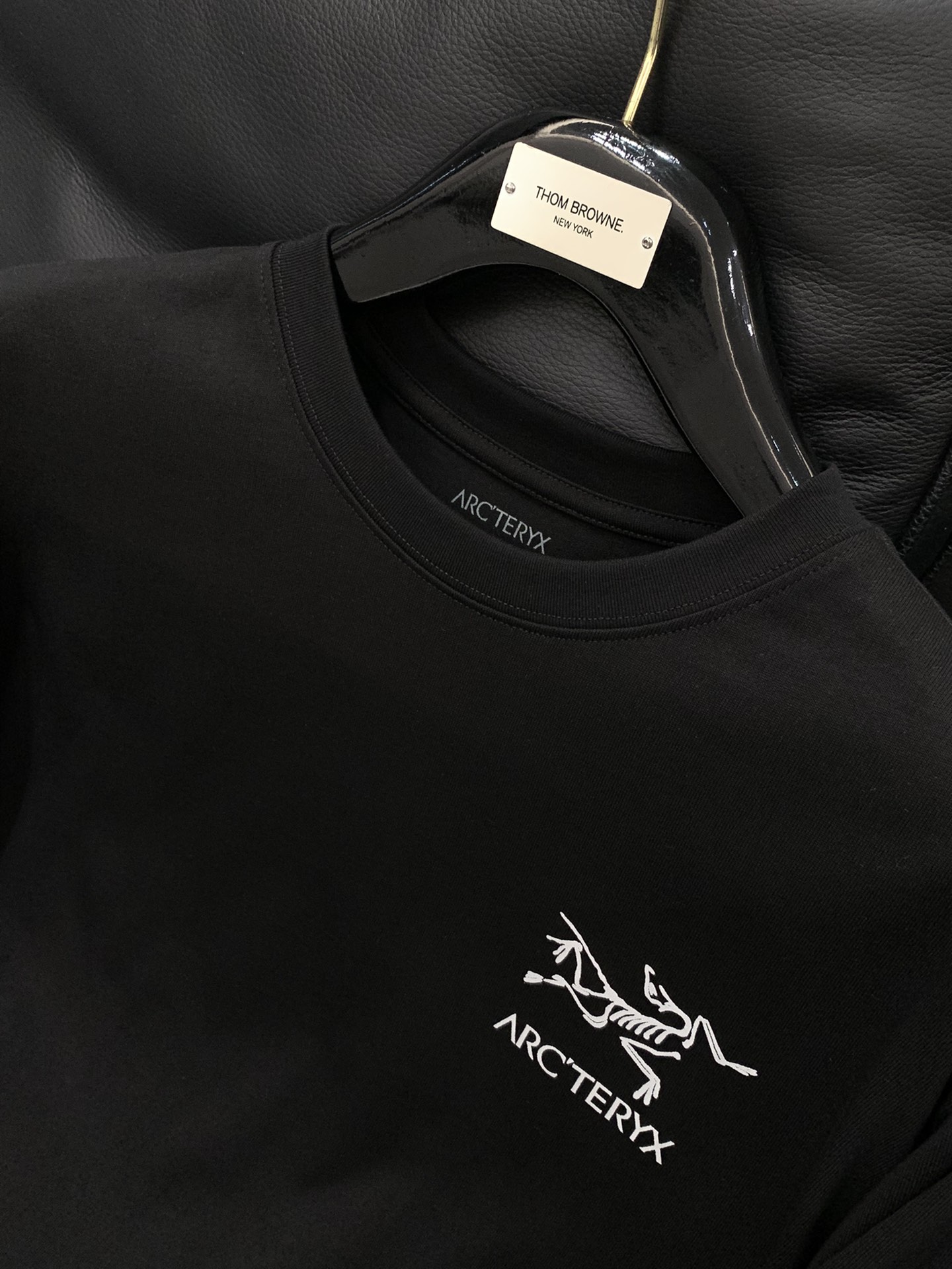 Title: ARCTERYX Original Bird T-Shirts 2025 Collection Summary: Stylish, elegant long-sleeved T-shirts with original fabric and intricate details, available in XS-L sizes. - 图片 4