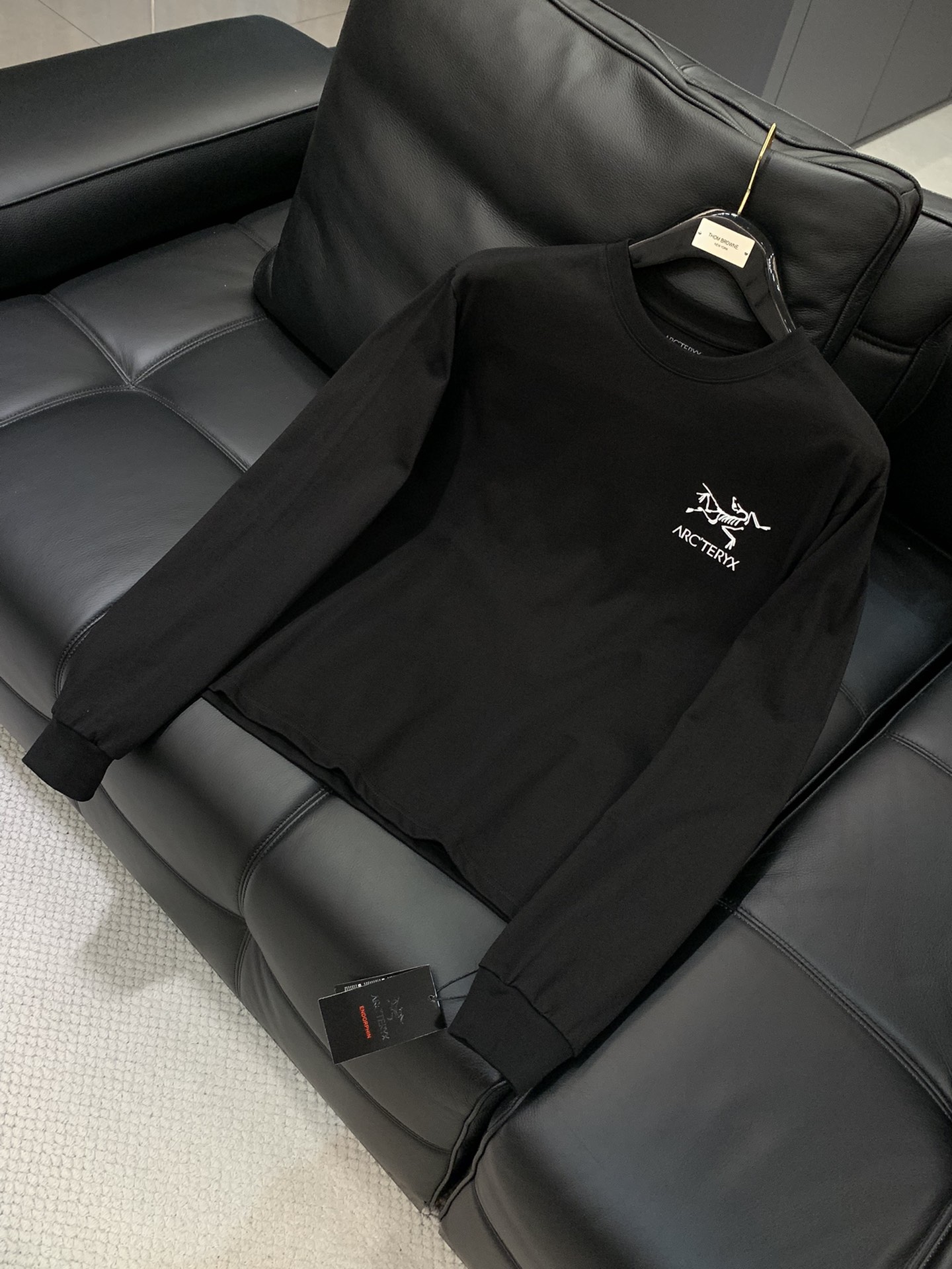 Title: ARCTERYX Original Bird T-Shirts 2025 Collection Summary: Stylish, elegant long-sleeved T-shirts with original fabric and intricate details, available in XS-L sizes. - 图片 3