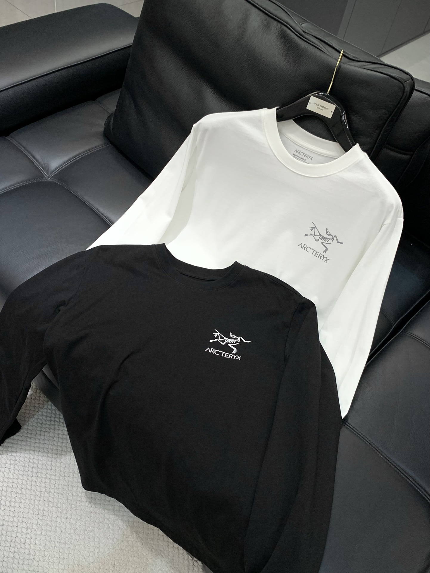 Title: ARCTERYX Original Bird T-Shirts 2025 Collection Summary: Stylish, elegant long-sleeved T-shirts with original fabric and intricate details, available in XS-L sizes. - 图片 9
