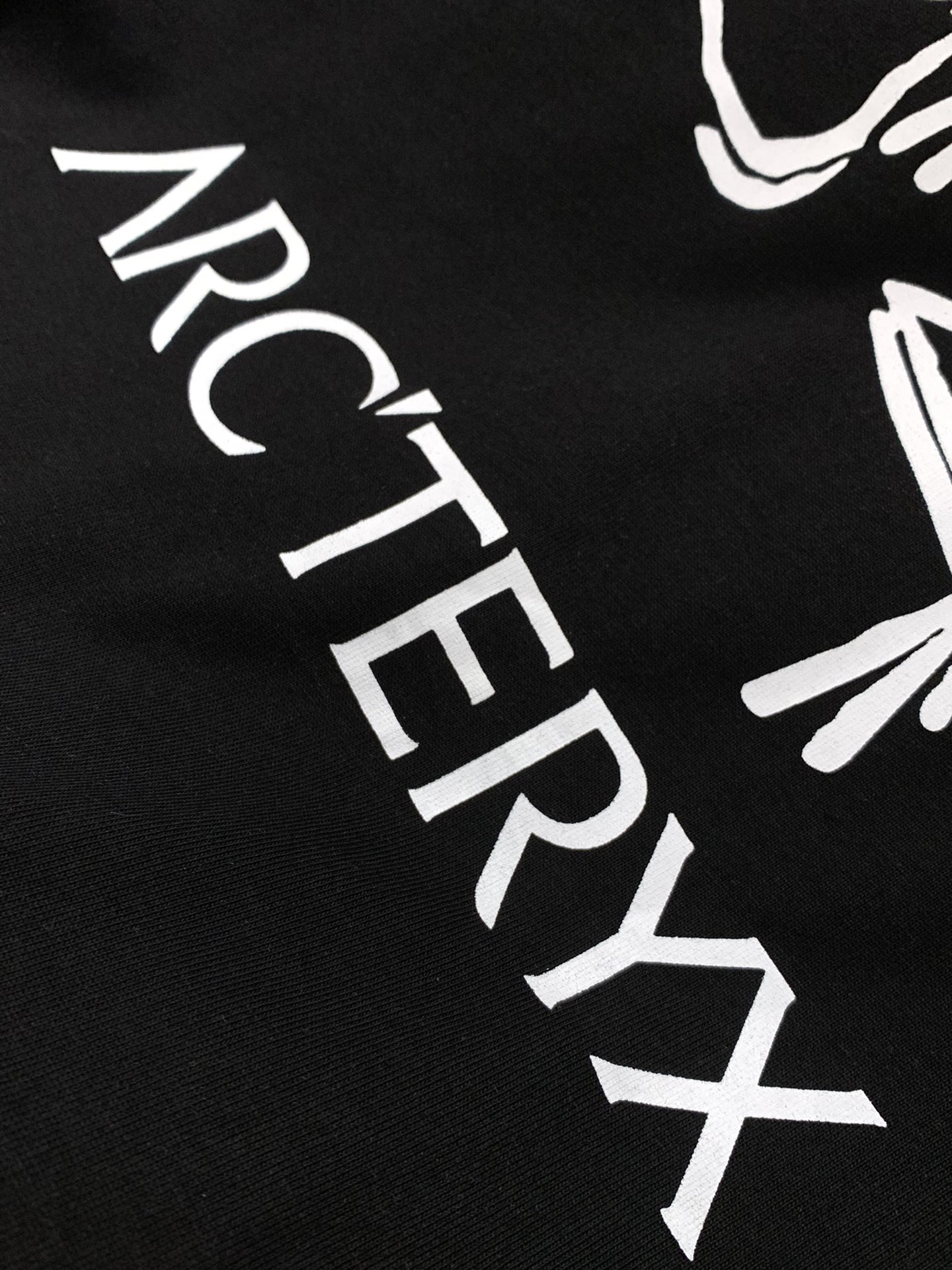 Title: ARCTERYX Original Bird T-Shirts 2025 Collection Summary: Stylish, elegant long-sleeved T-shirts with original fabric and intricate details, available in XS-L sizes. - 图片 7