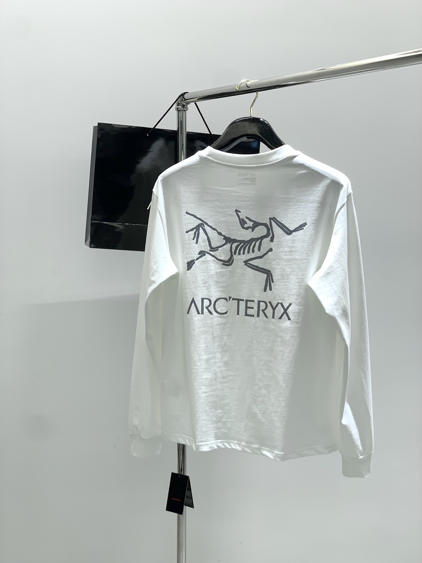 “ARCTERYX Original Bird Long-Handed T-Shirts 2025: Fashionable, Noble, Elegant, Imported Fabric, XS-L Sizes, 2 Color Options” - 图片 2