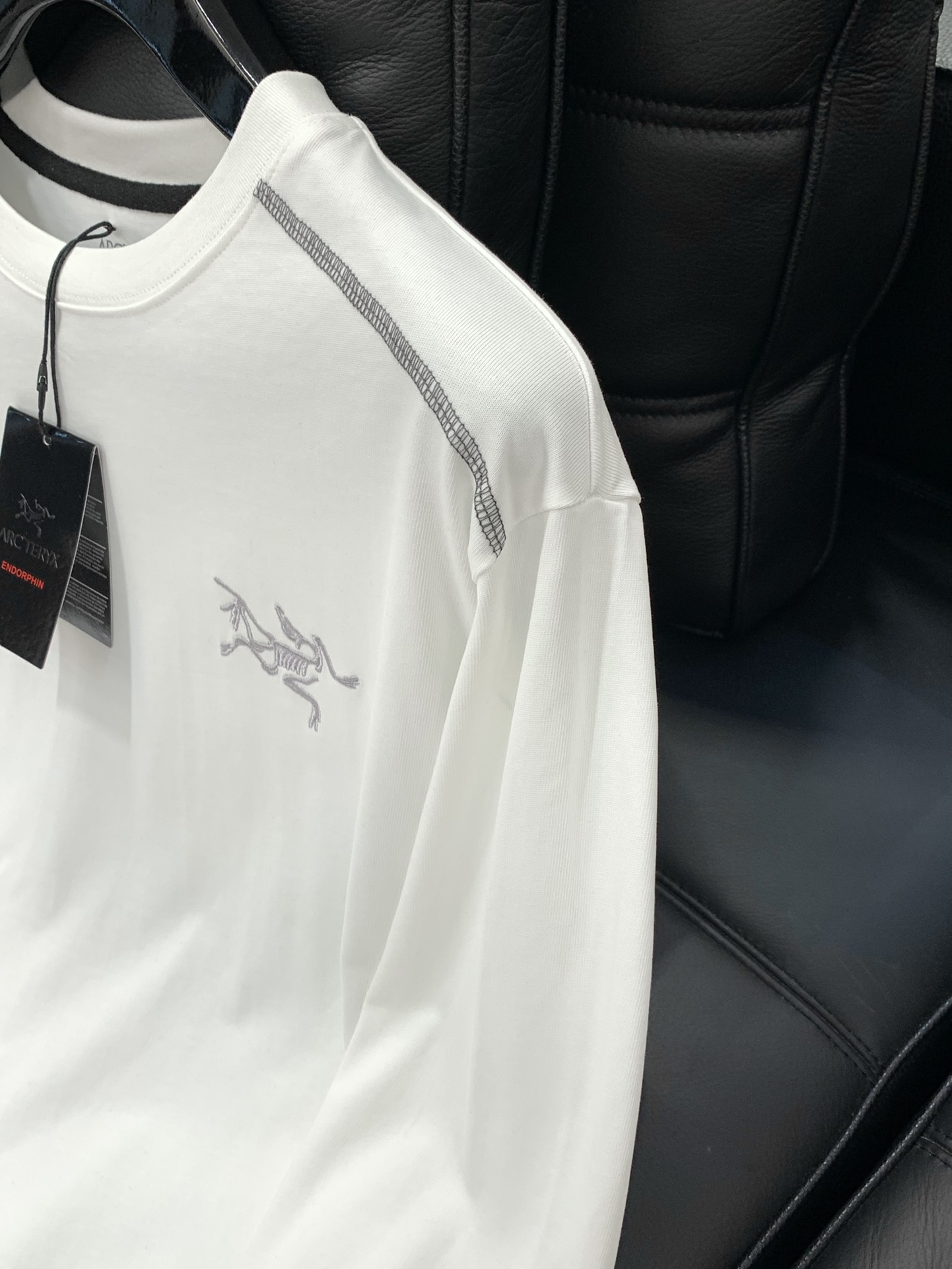 “Arcteryx Original Bird Long-Sleeve T-Shirts 2025: Stylish, Noble, and Elegant Fashion with Special Features” - 图片 5