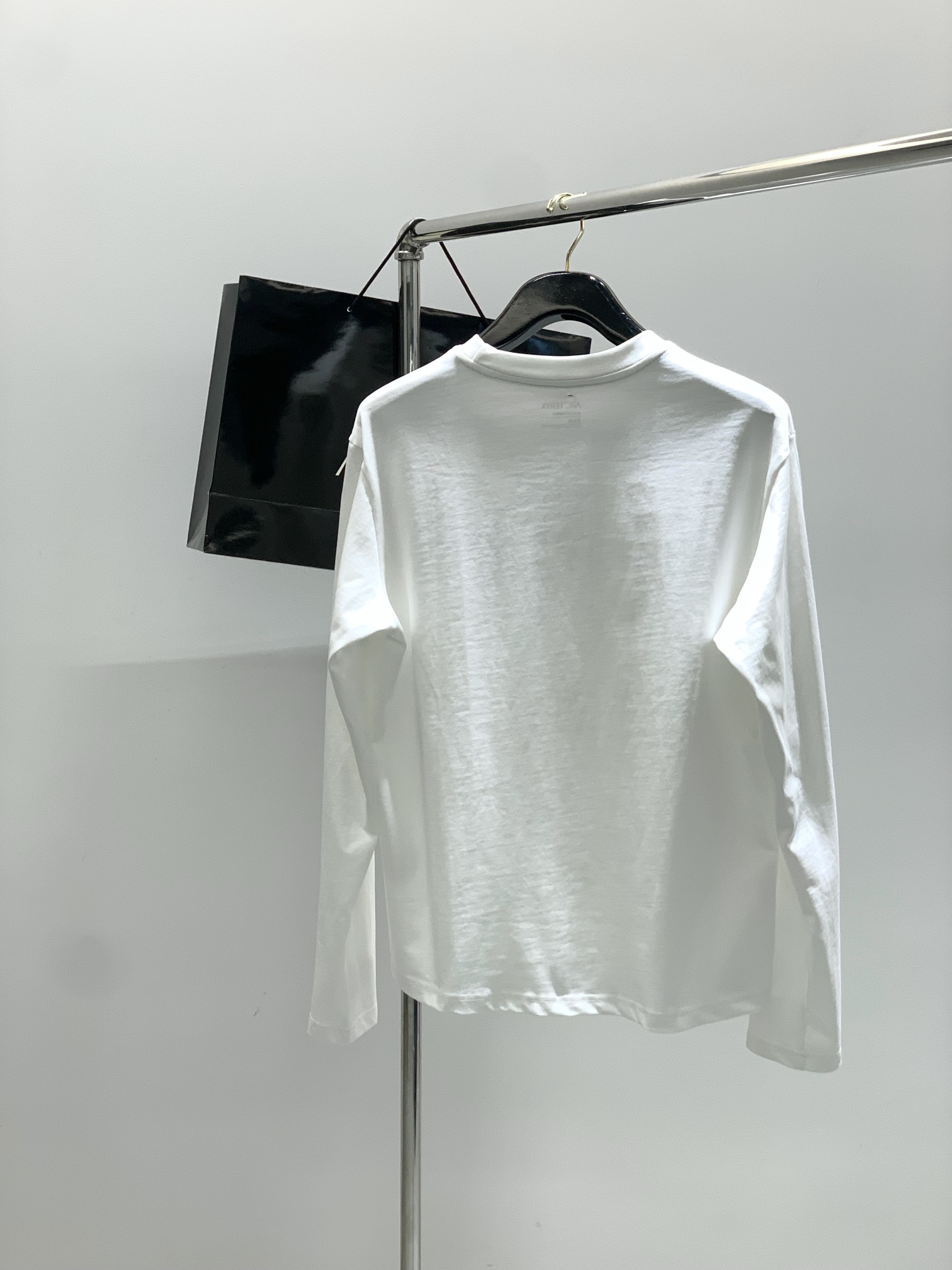 “Arcteryx Original Bird Long-Sleeve T-Shirts 2025: Stylish, Noble, and Elegant Fashion with Special Features” - 图片 2