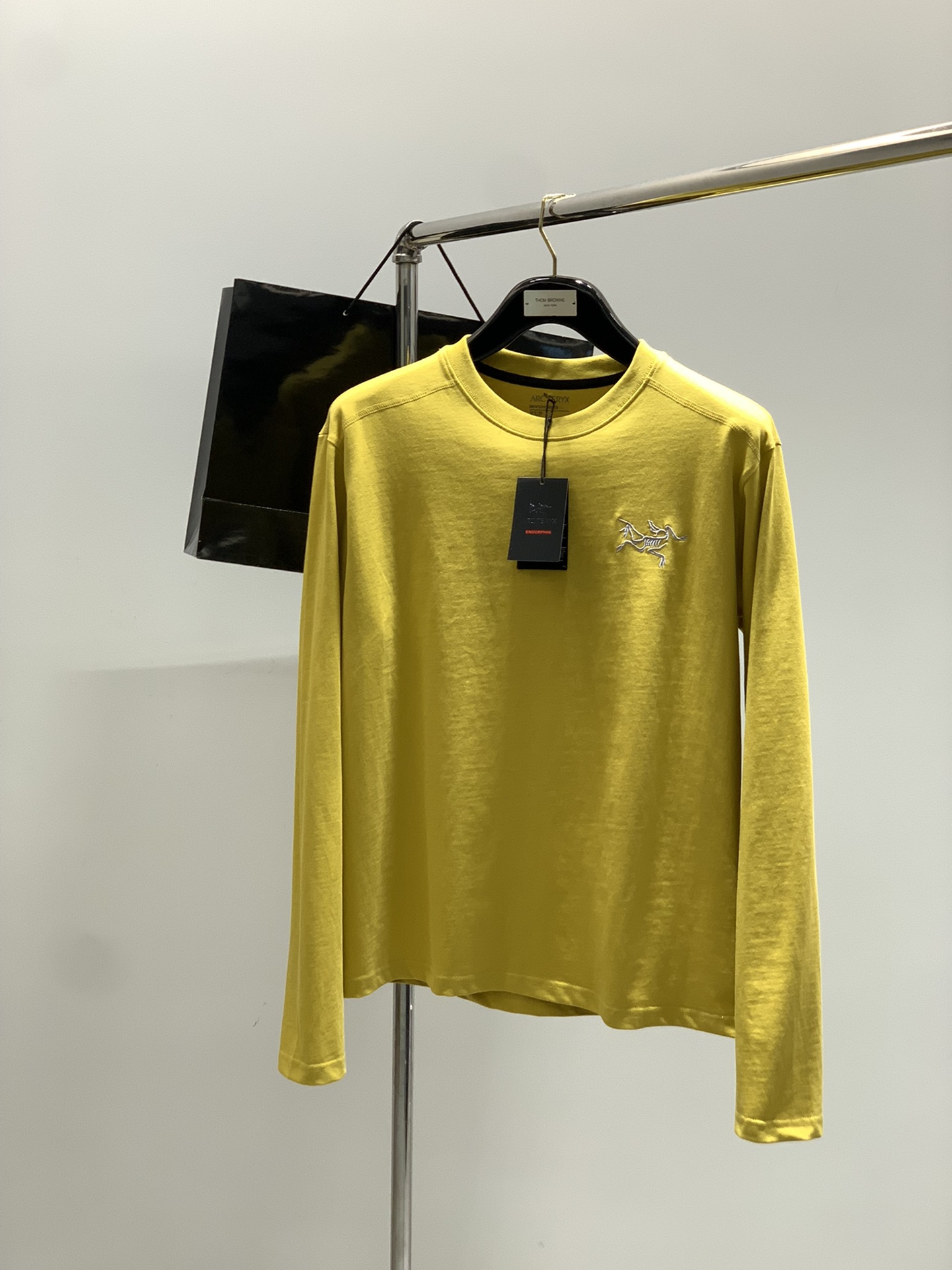 “Arcteryx Original Bird Long-Sleeve T-Shirts: Fashionable, Elegant, and Stylish for Autumn 2025” - 图片 1