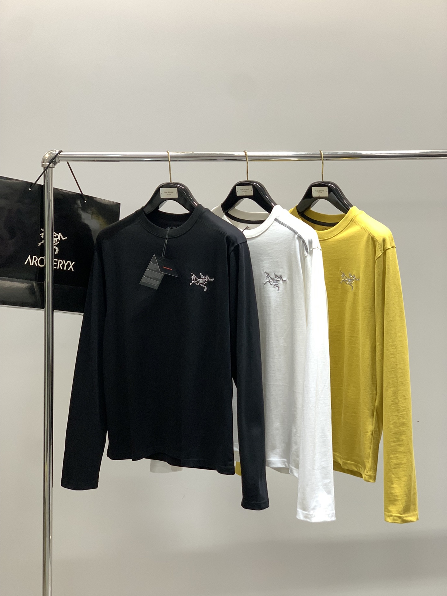 “Arcteryx Original Bird Long-Sleeve T-Shirts: Fashionable, Elegant, and Stylish for Autumn 2025” - 图片 9
