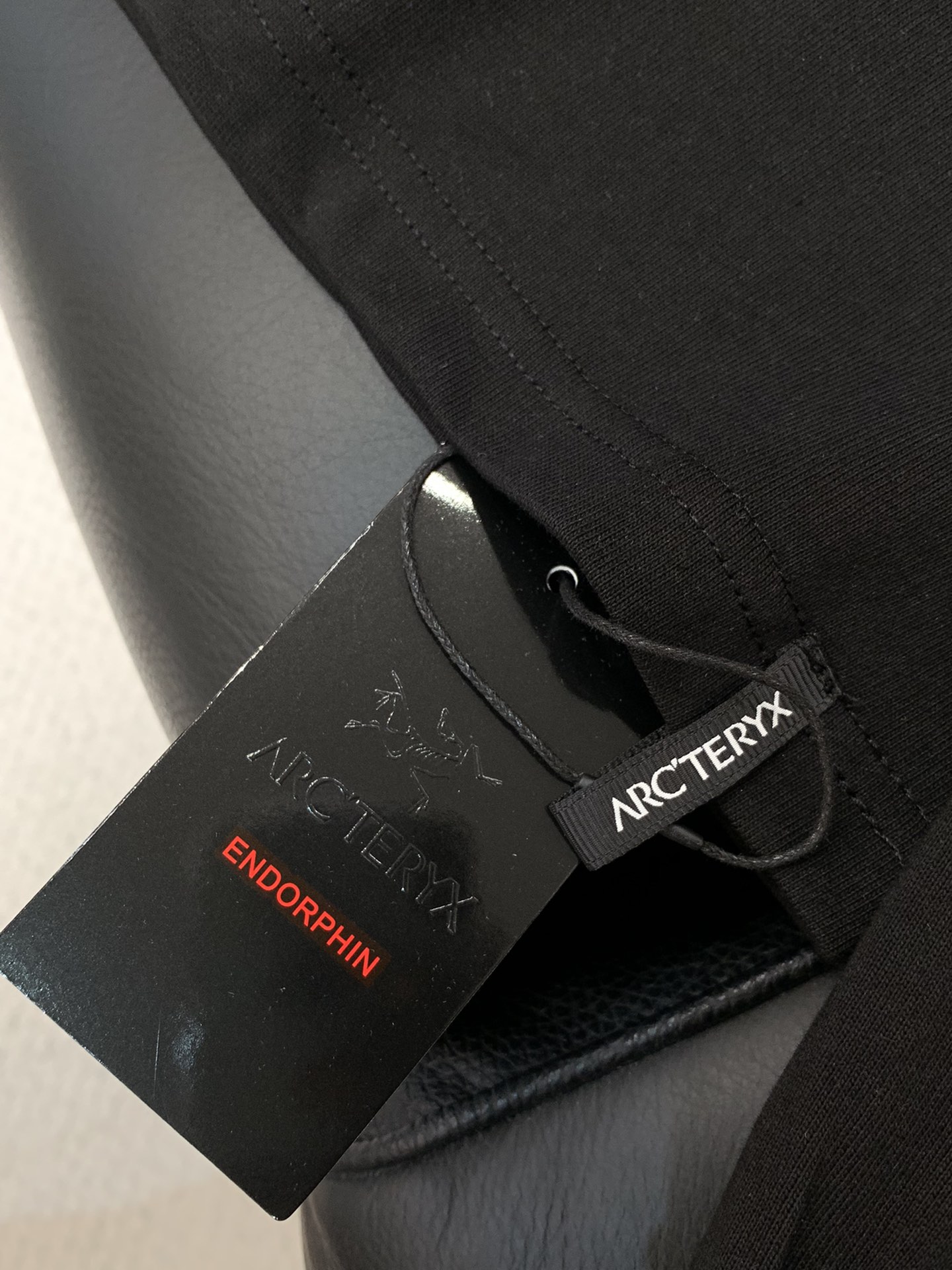 “ARCTERYX Original Bird Long-Sleeve T-Shirts 2025 Collection: Stylish, Elegant, and Expensive Fashion Statement” - 图片 8