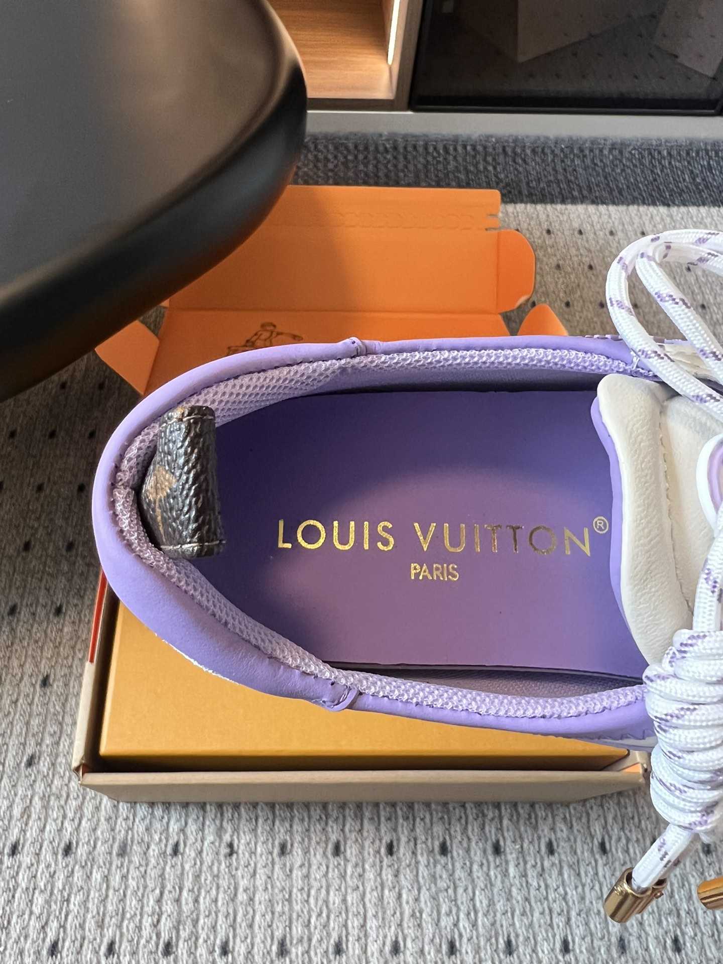 ➕扣子价格
Louis Vuitton路易威登驴牌春夏Sneakerina系列 芭蕾运动鞋 德训鞋 平底