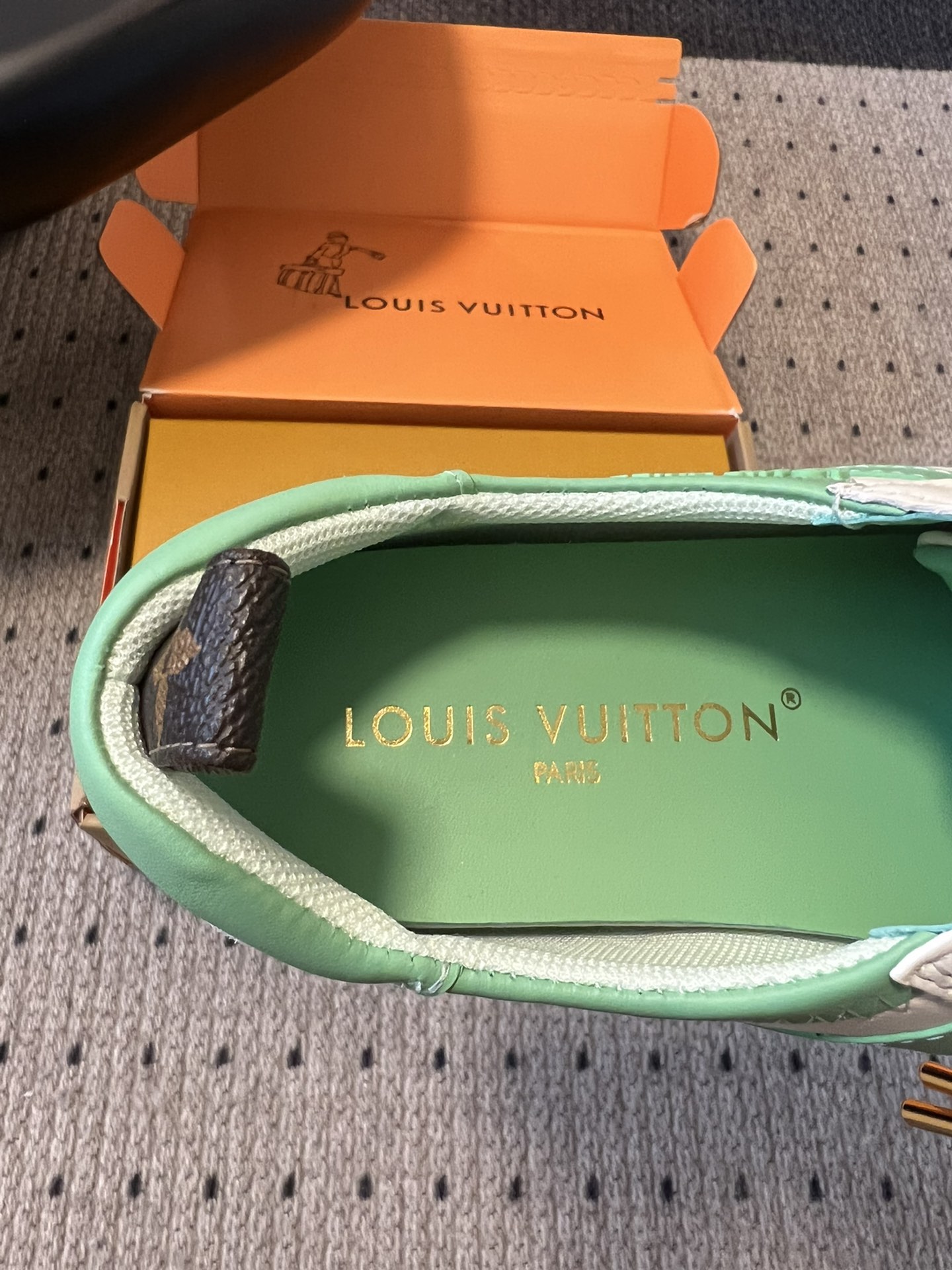 ➕扣子价格
Louis Vuitton路易威登驴牌春夏Sneakerina系列 芭蕾运动鞋 德训鞋 平底