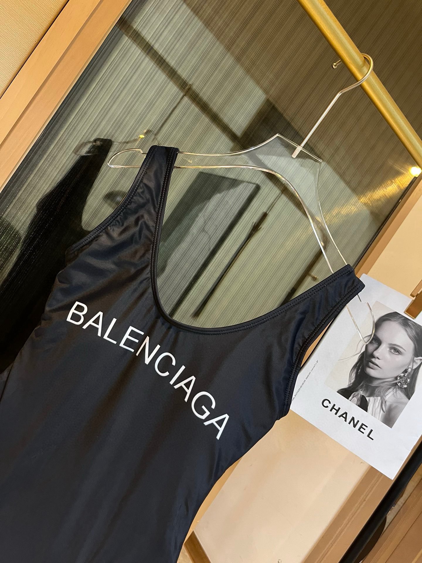 🆕
BALENCIAGA巴黎世家连体泳衣  😍🥰适合多种场景的游泳衣🏊‍♀️海边 游泳池 温泉 水上乐园