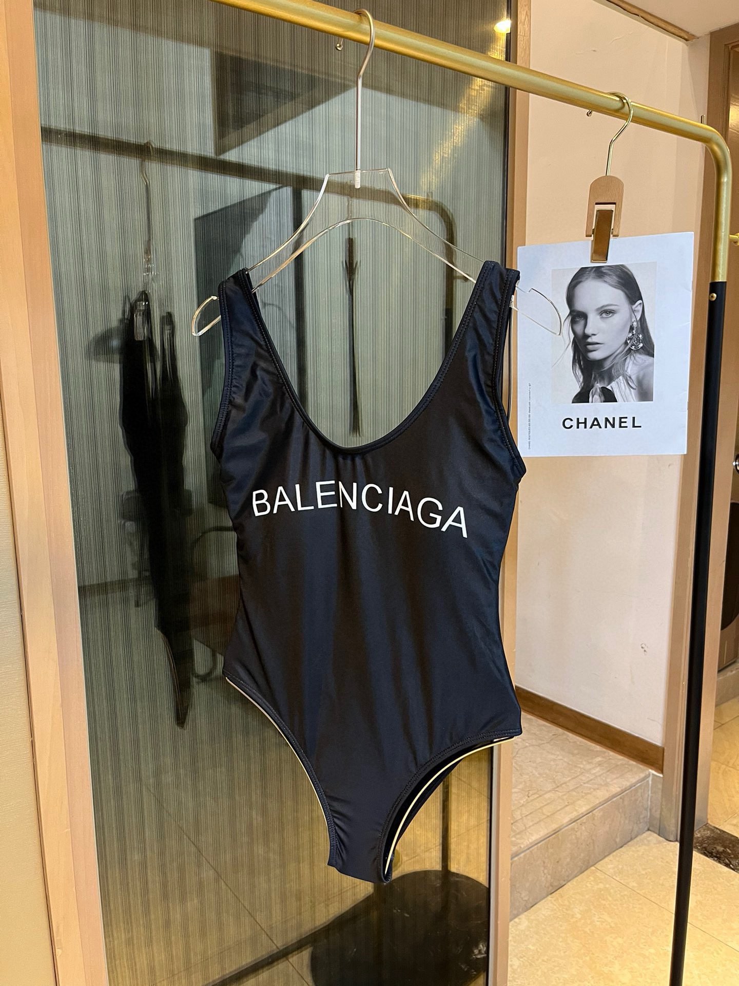 🆕
BALENCIAGA巴黎世家连体泳衣  😍🥰适合多种场景的游泳衣🏊‍♀️海边 游泳池 温泉 水上乐园