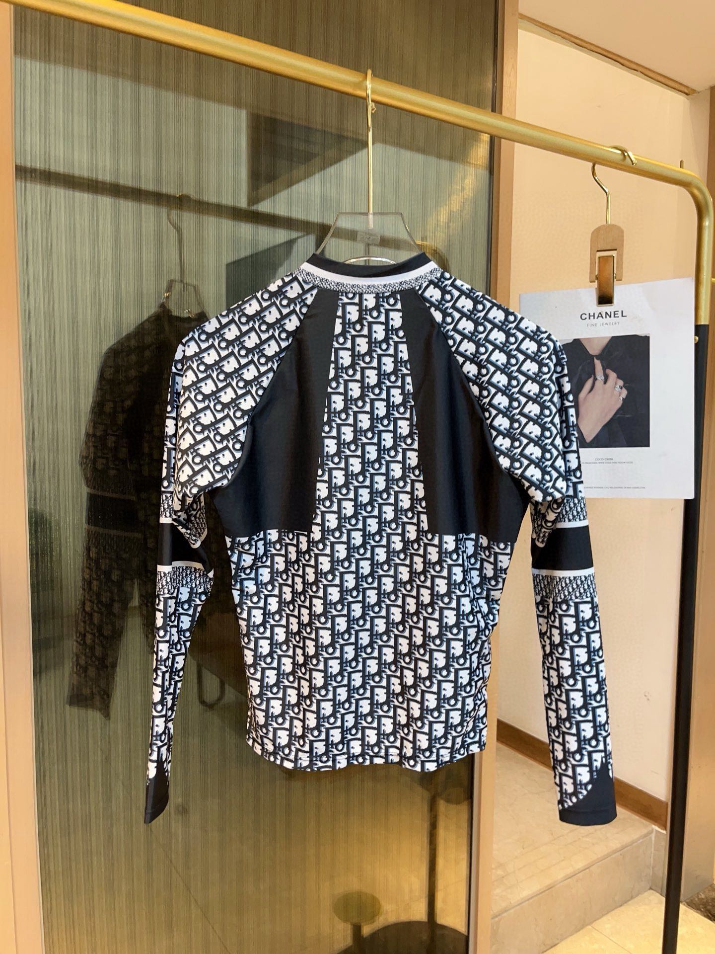 🆕
Dior新款高弹力健身瑜伽服运动套装 修身提臀显瘦打底裤脚          码数：SM L Xl