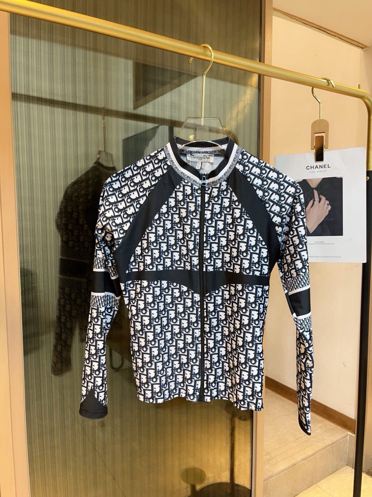 🆕
Dior新款高弹力健身瑜伽服运动套装 修身提臀显瘦打底裤脚          码数：SM L Xl