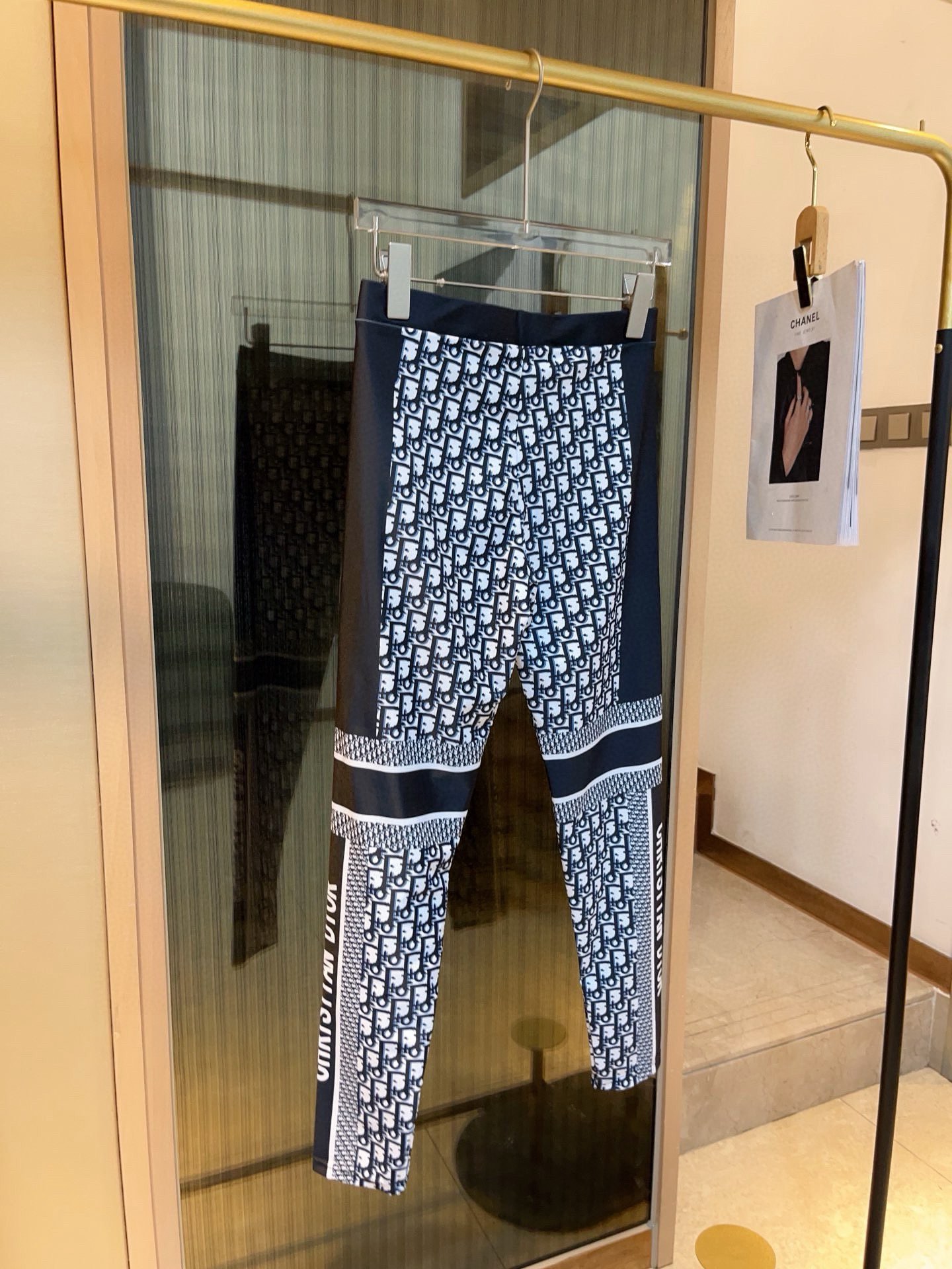 🆕
Dior新款高弹力健身瑜伽服运动套装 修身提臀显瘦打底裤脚          码数：SM L Xl