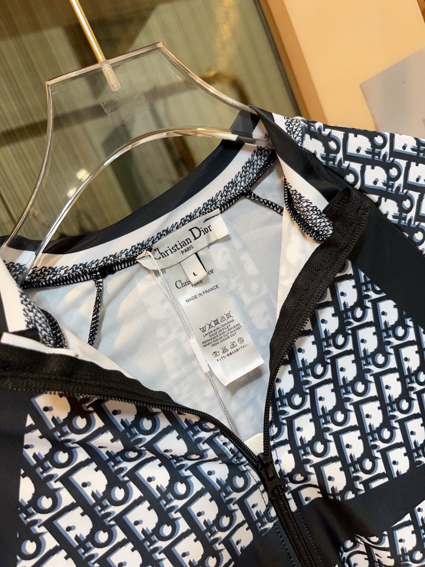🆕
Dior新款高弹力健身瑜伽服运动套装 修身提臀显瘦打底裤脚          码数：SM L Xl
