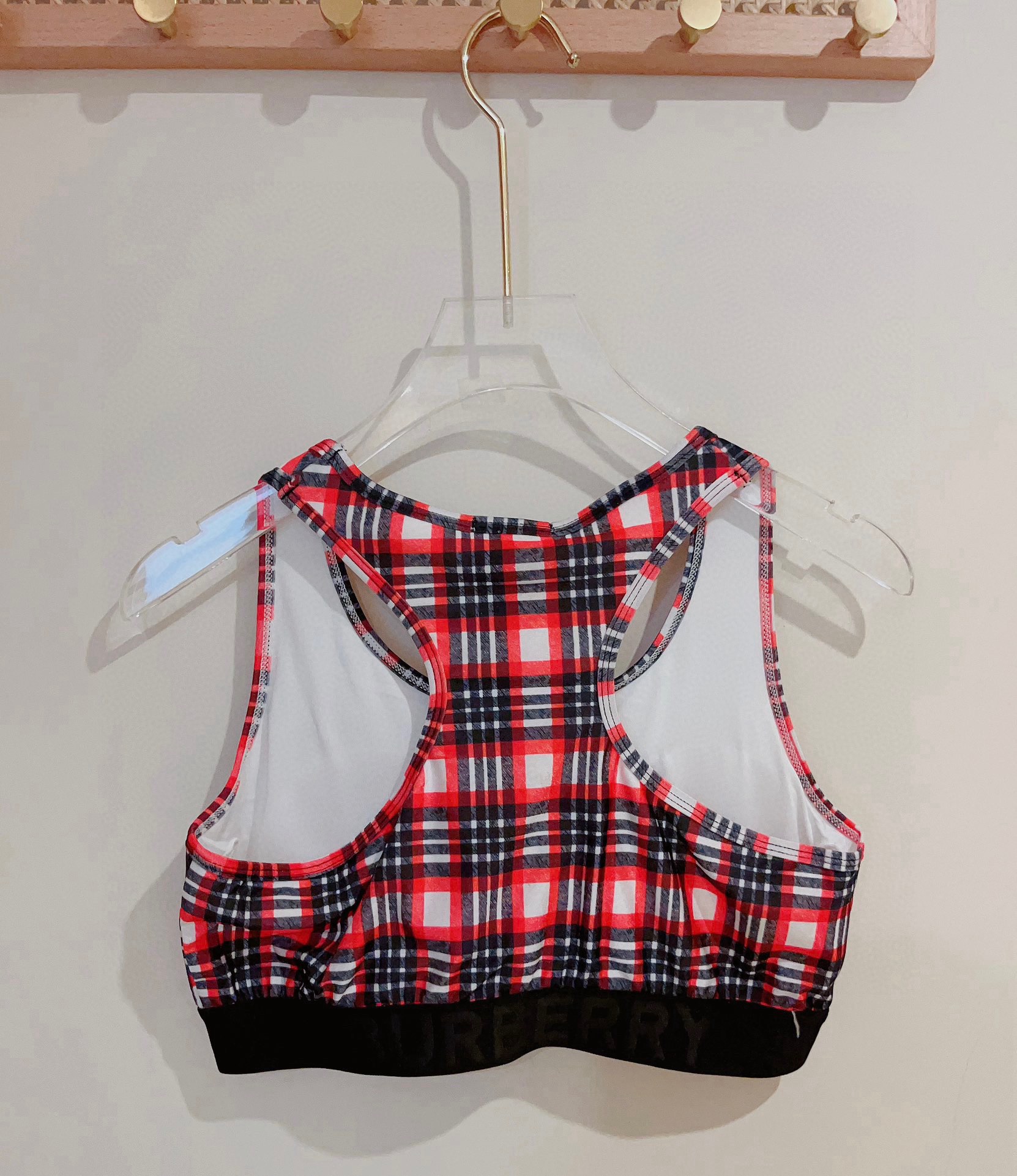 🆕
Dior新款高弹力健身瑜伽服运动套装~塑腰小背心（有胸垫）+修身提臀显瘦打底裤脚          