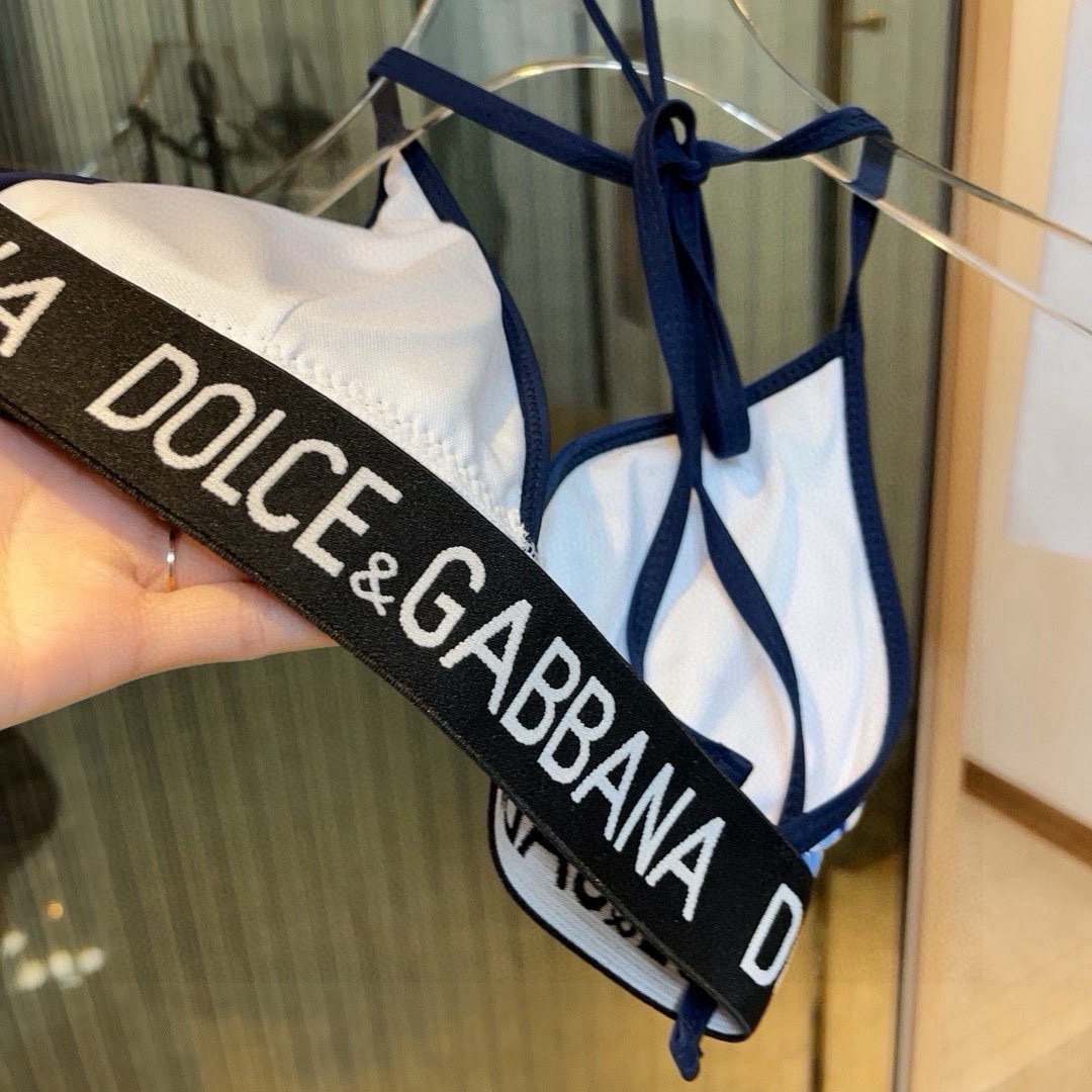 🆕
D&G新款高弹力健身瑜伽服运动套装~塑腰小背心（带胸垫）+修身提臀显瘦打底裤脚          码