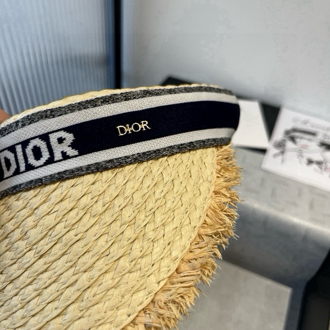 🆕

Dior迪奥和草发箍遮阳帽