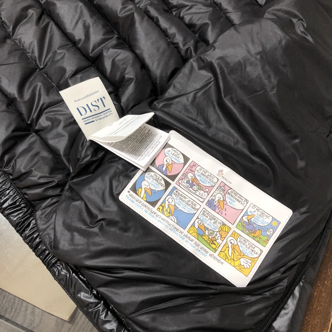 🆕🆕🆕MONCLER 2025冬季最新款 情侣款
官网同步发售!设计感与颜值爆棚的羽绒外套,品控可以