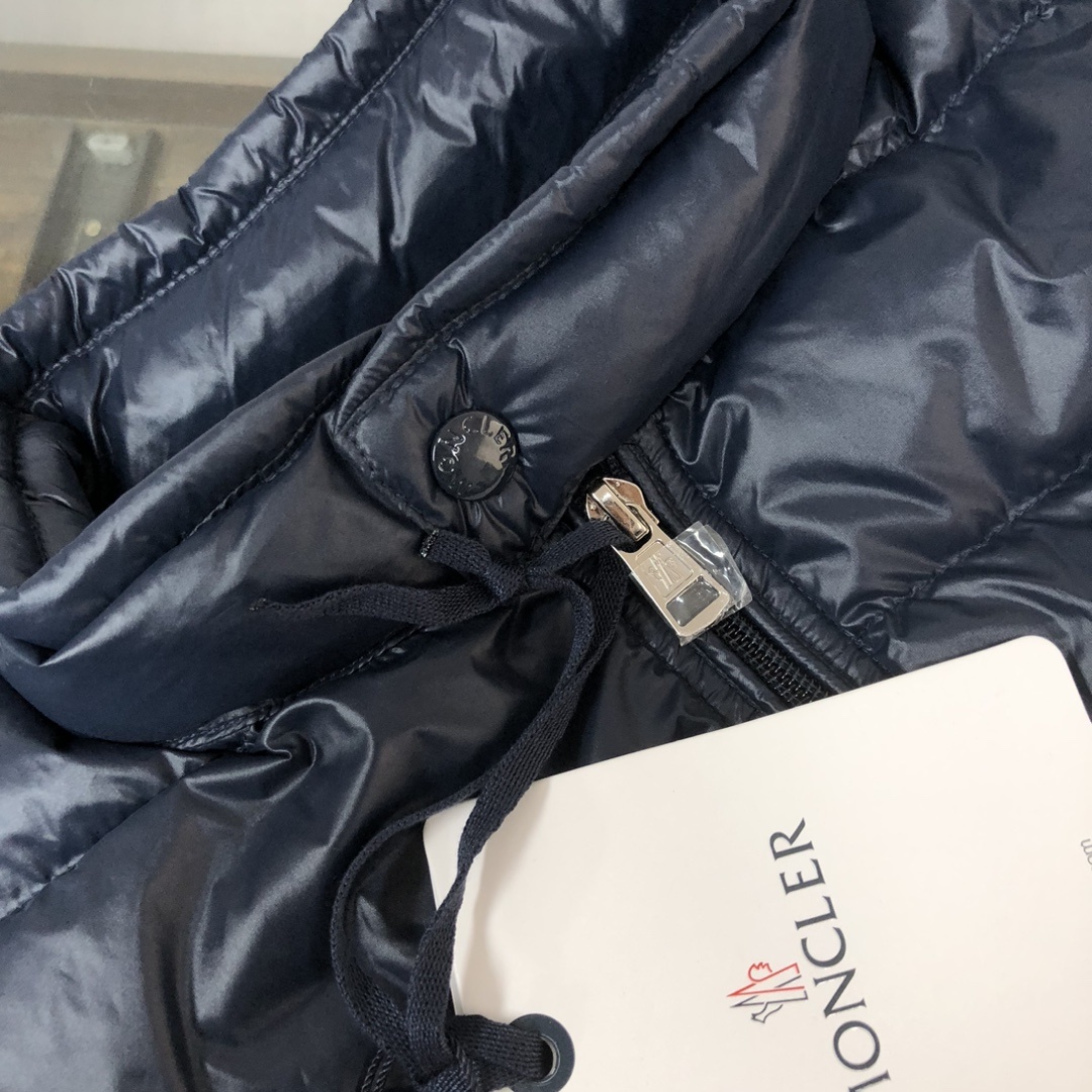 🔥🔥🔥顶级版本✅✅✅
MON*CLER 蒙口立领经典款轻薄羽绒服!专柜同步发售,强烈推荐自留款!
客