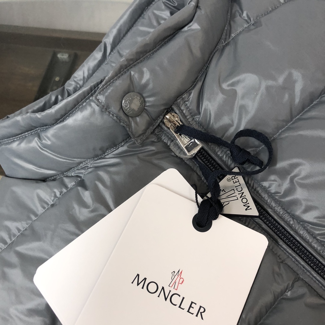 🔥🔥🔥顶级版本✅✅✅
MON*CLER 蒙口立领经典款轻薄羽绒服!专柜同步发售,强烈推荐自留款!
客