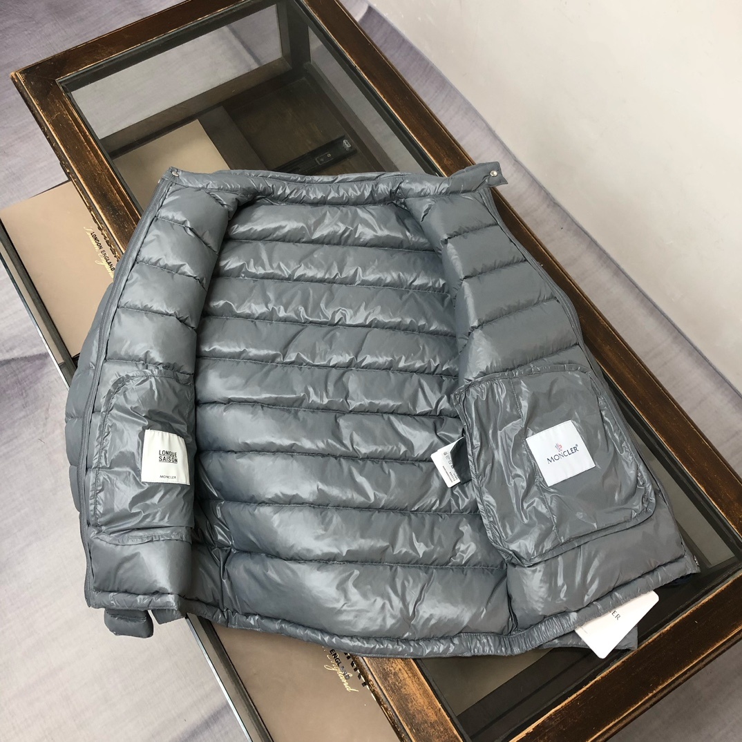 🔥🔥🔥顶级版本✅✅✅
MON*CLER 蒙口立领经典款轻薄羽绒服!专柜同步发售,强烈推荐自留款!
客