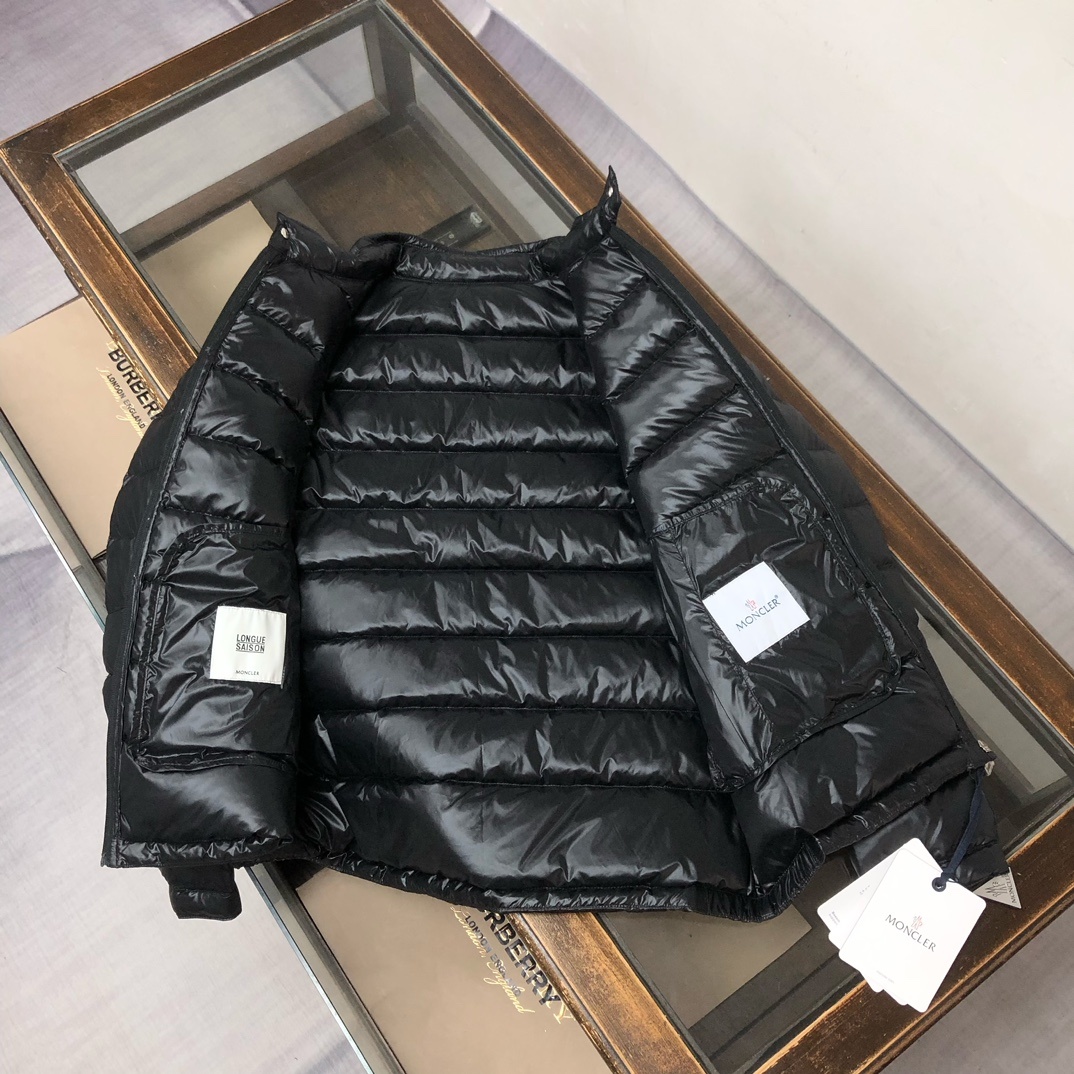🔥🔥🔥顶级版本✅✅✅
MON*CLER 蒙口立领经典款轻薄羽绒服!专柜同步发售,强烈推荐自留款!
客