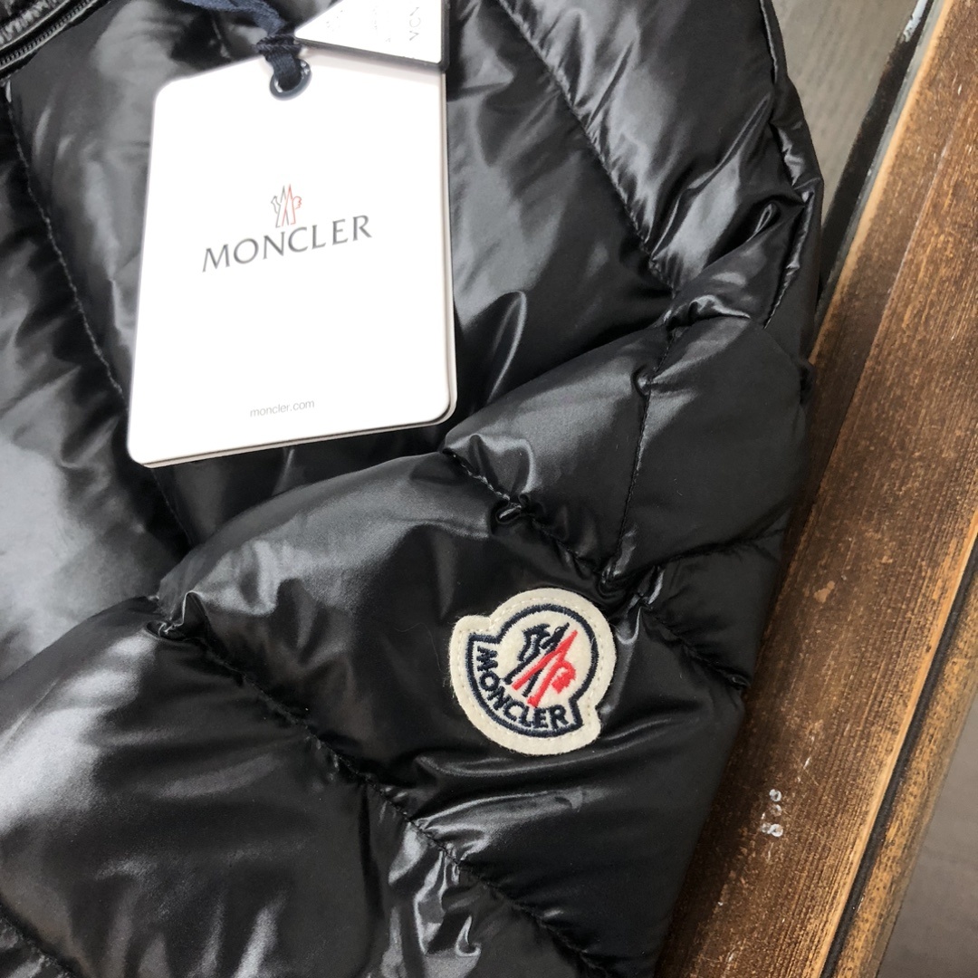 🔥🔥🔥顶级版本✅✅✅
MON*CLER 蒙口立领经典款轻薄羽绒服!专柜同步发售,强烈推荐自留款!
客