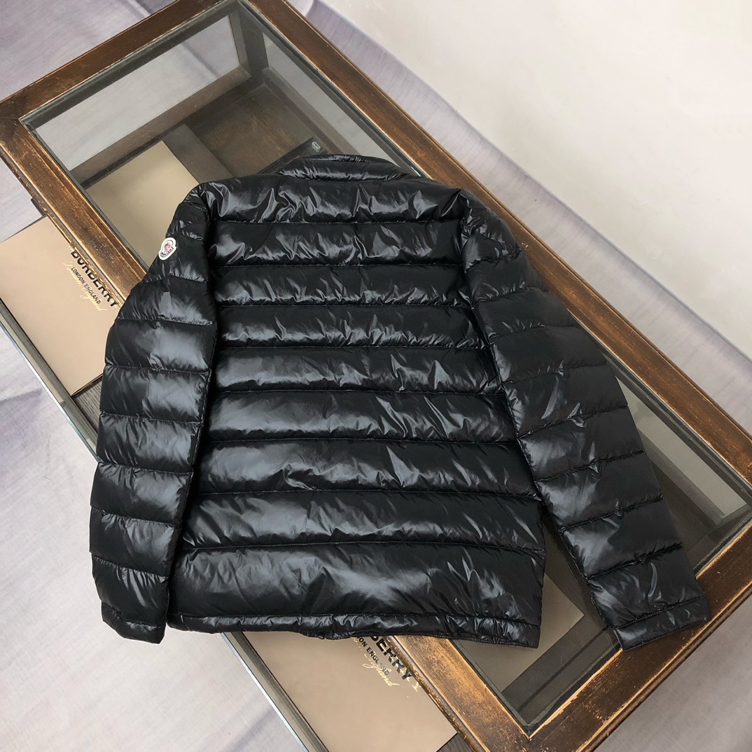 🔥🔥🔥顶级版本✅✅✅
MON*CLER 蒙口立领经典款轻薄羽绒服!专柜同步发售,强烈推荐自留款!
客