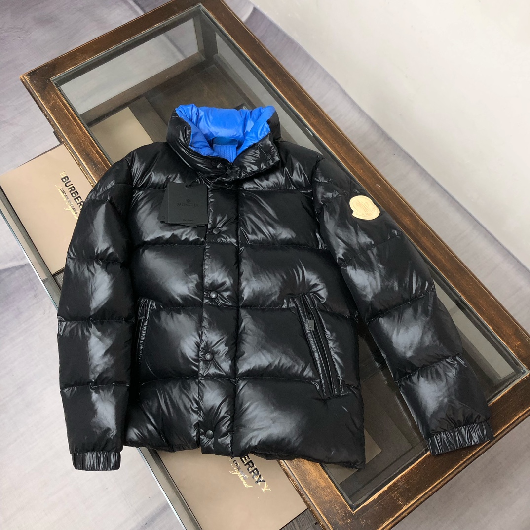  🔥🔥顶级版本✅✅✅
Moncler 蒙口# 官网专柜同步🈶售！剪裁打造干练姿态，2025秋冬Moncl