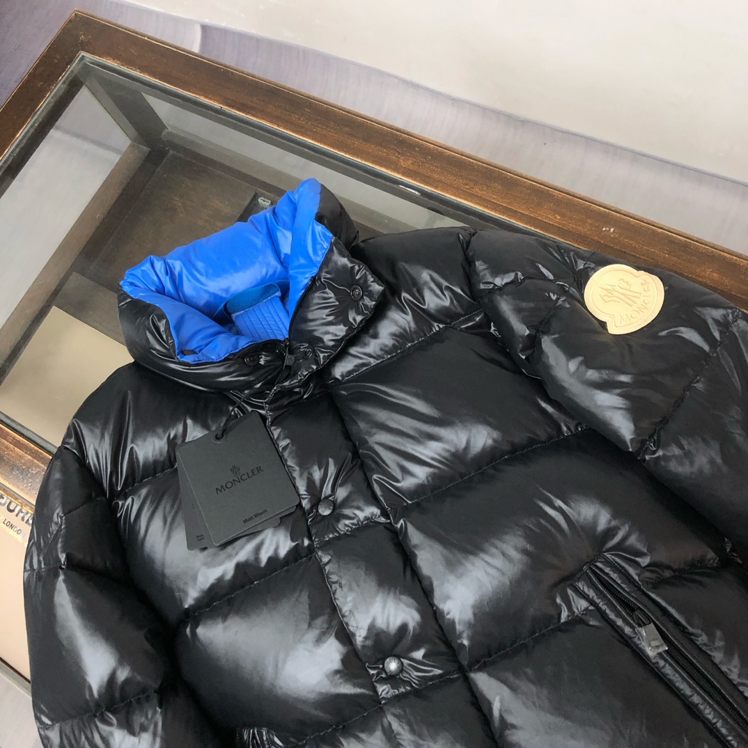  🔥🔥顶级版本✅✅✅
Moncler 蒙口# 官网专柜同步🈶售！剪裁打造干练姿态，2025秋冬Moncl
