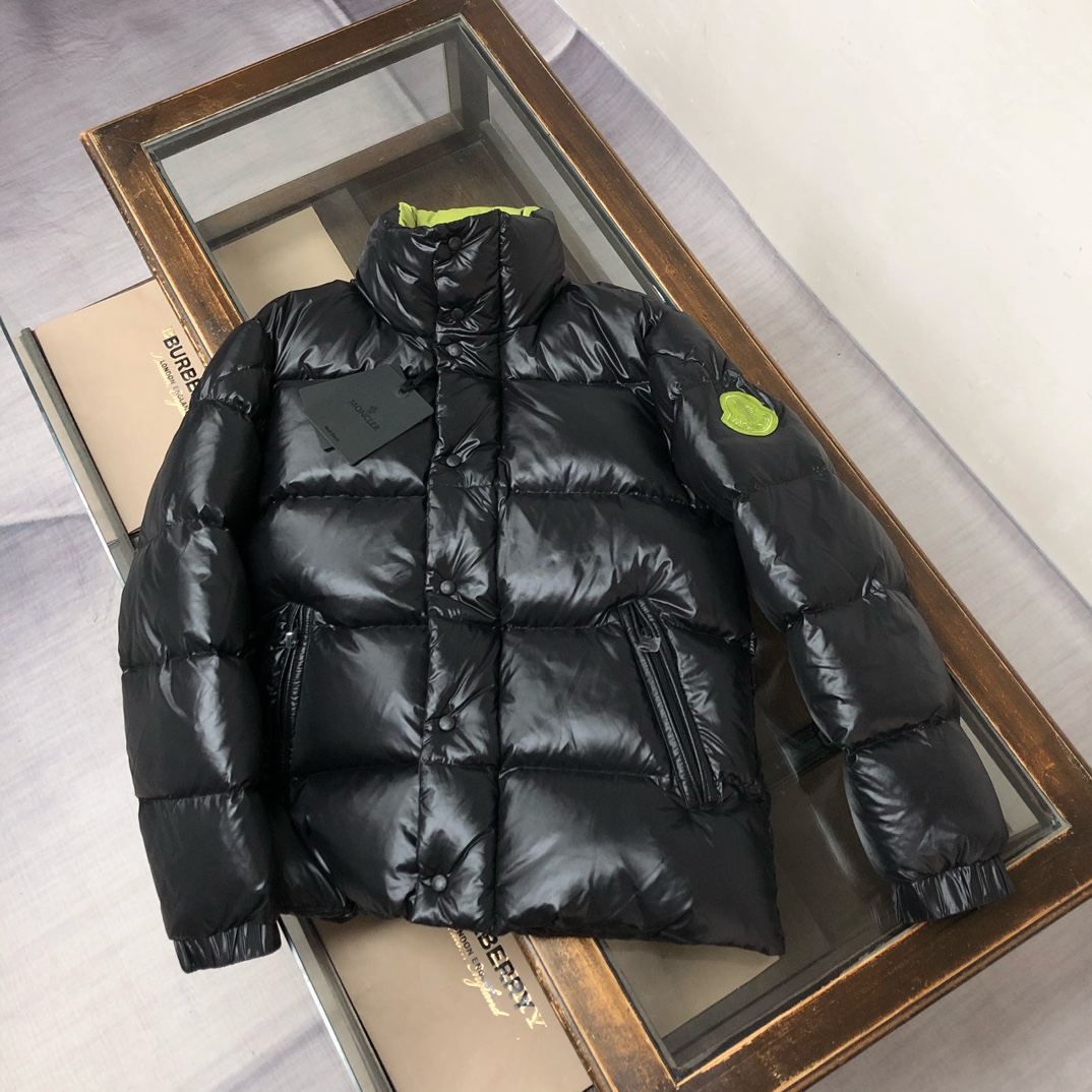  🔥🔥顶级版本✅✅✅
Moncler 蒙口# 官网专柜同步🈶售！剪裁打造干练姿态，2025秋冬Moncl