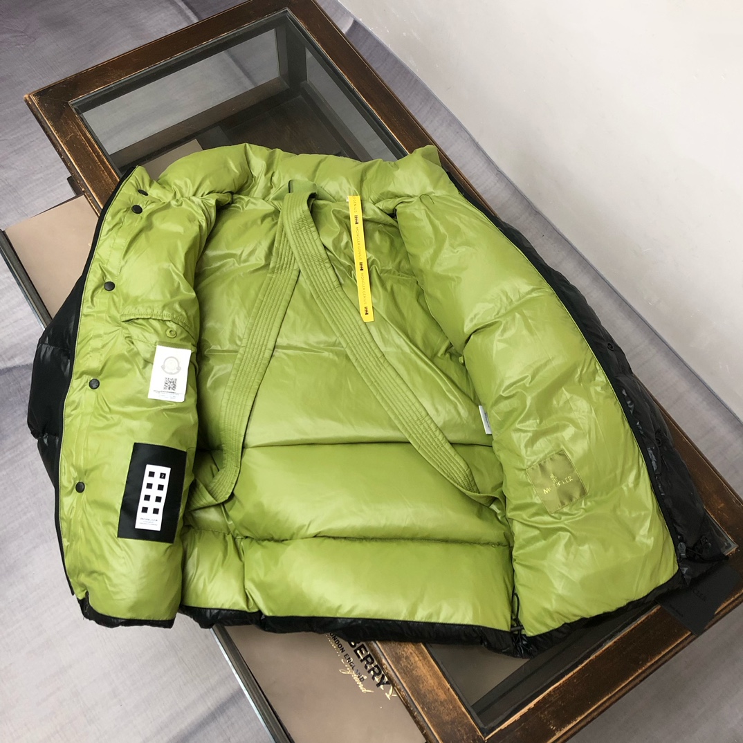  🔥🔥顶级版本✅✅✅
Moncler 蒙口# 官网专柜同步🈶售！剪裁打造干练姿态，2025秋冬Moncl