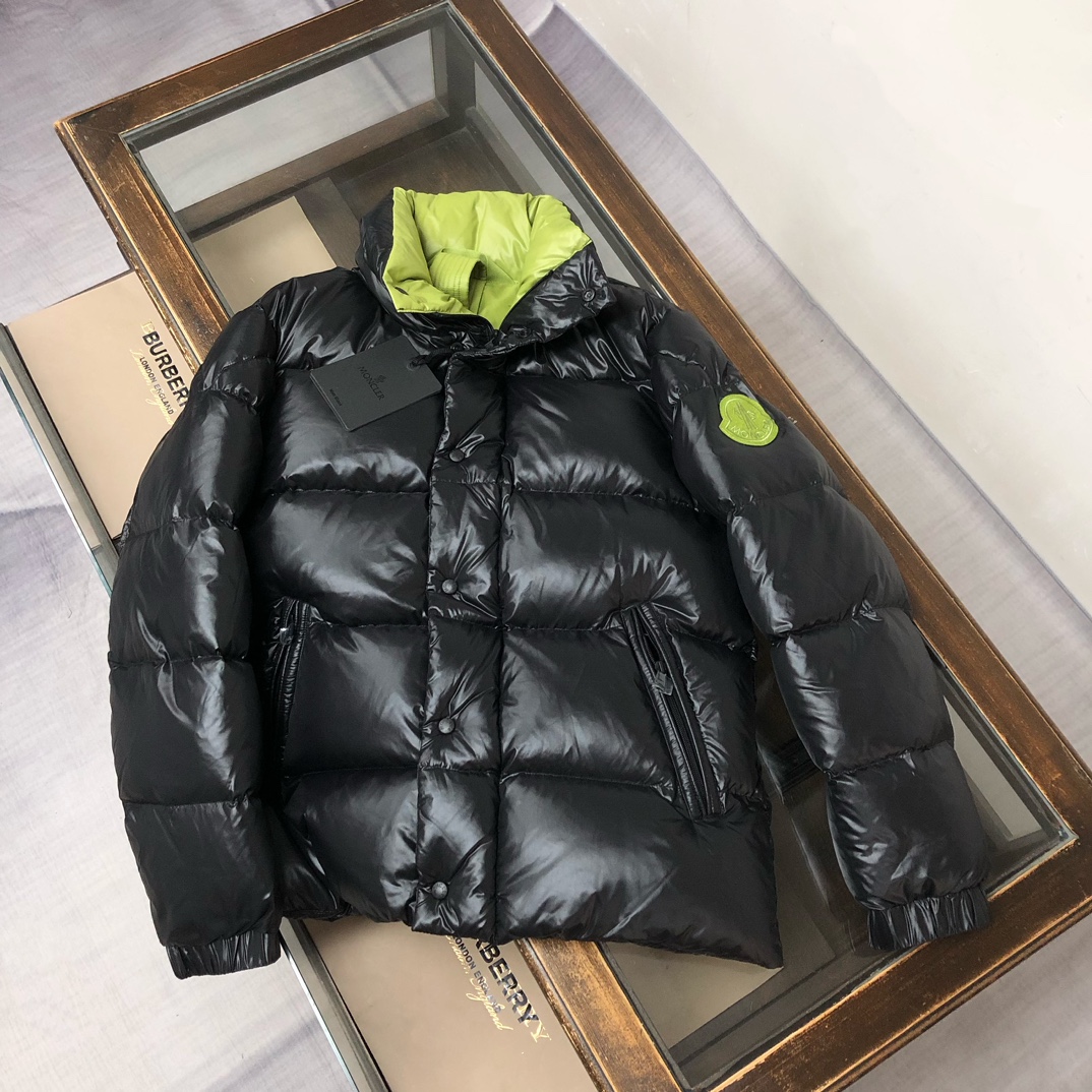  🔥🔥顶级版本✅✅✅
Moncler 蒙口# 官网专柜同步🈶售！剪裁打造干练姿态，2025秋冬Moncl