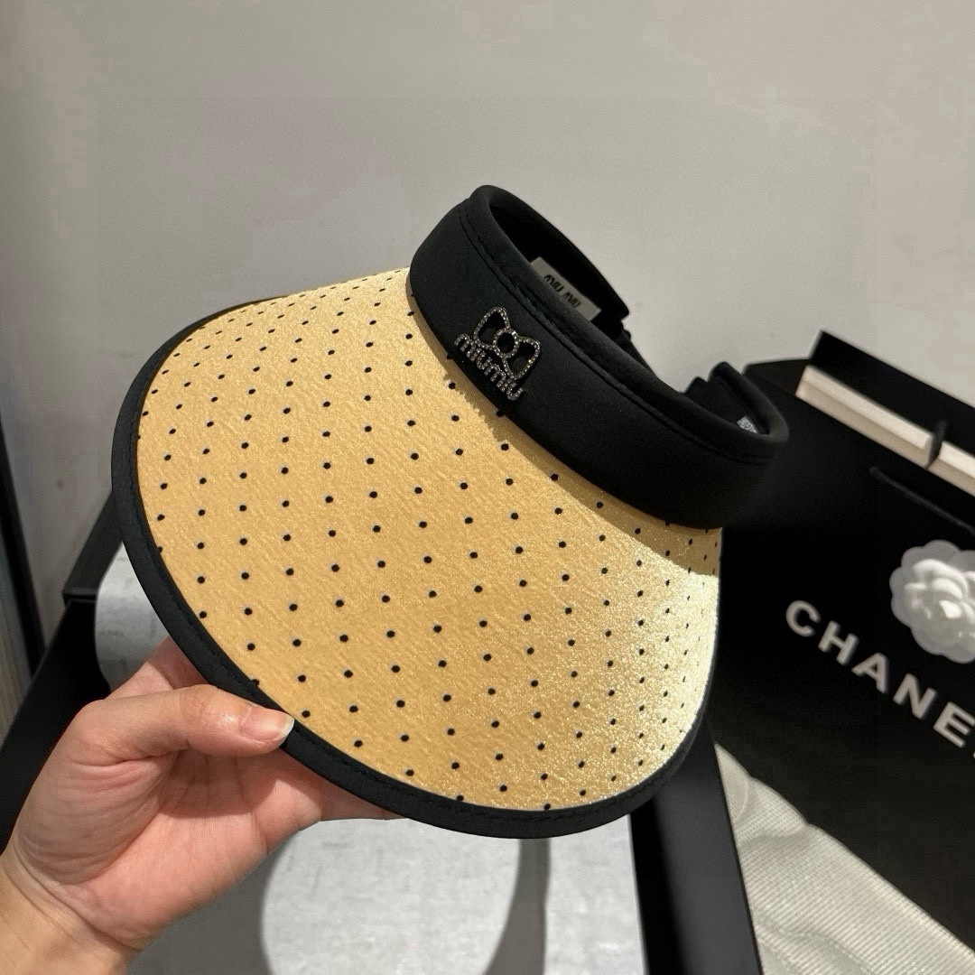 🆕

miumiu缪缪新款波点空顶遮阳帽，遮阳发箍