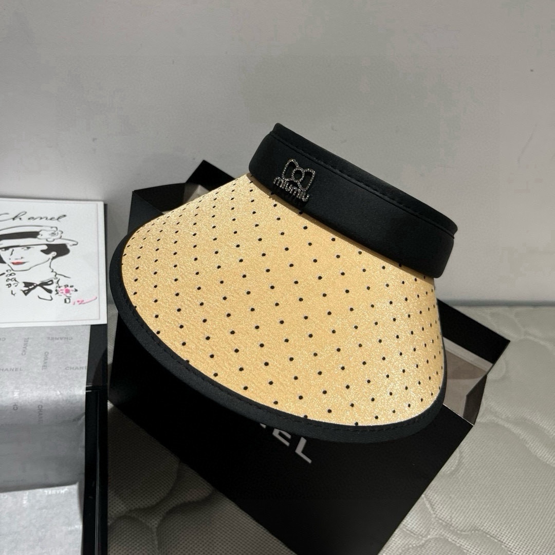 🆕

miumiu缪缪新款波点空顶遮阳帽，遮阳发箍