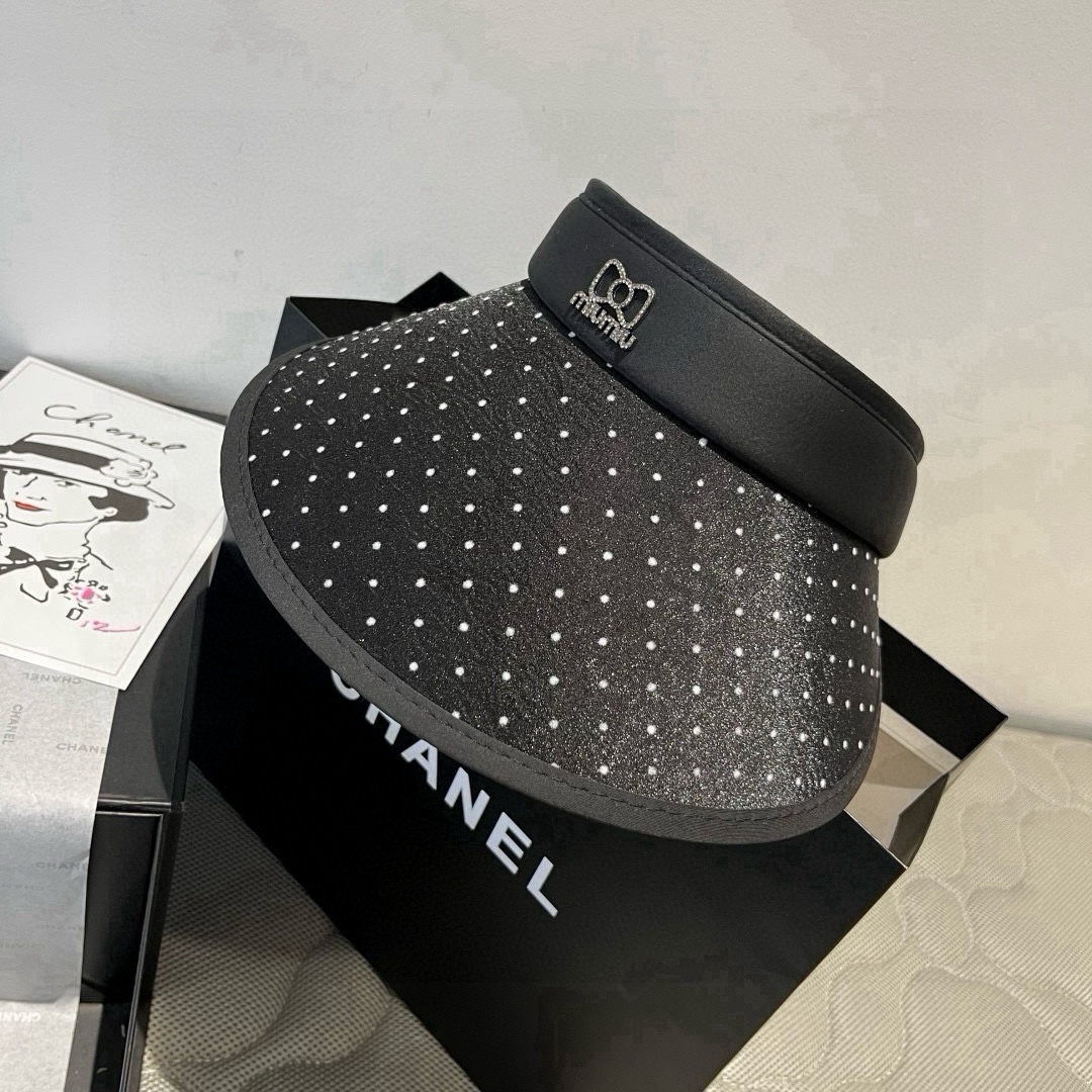 🆕

miumiu缪缪新款波点空顶遮阳帽，遮阳发箍