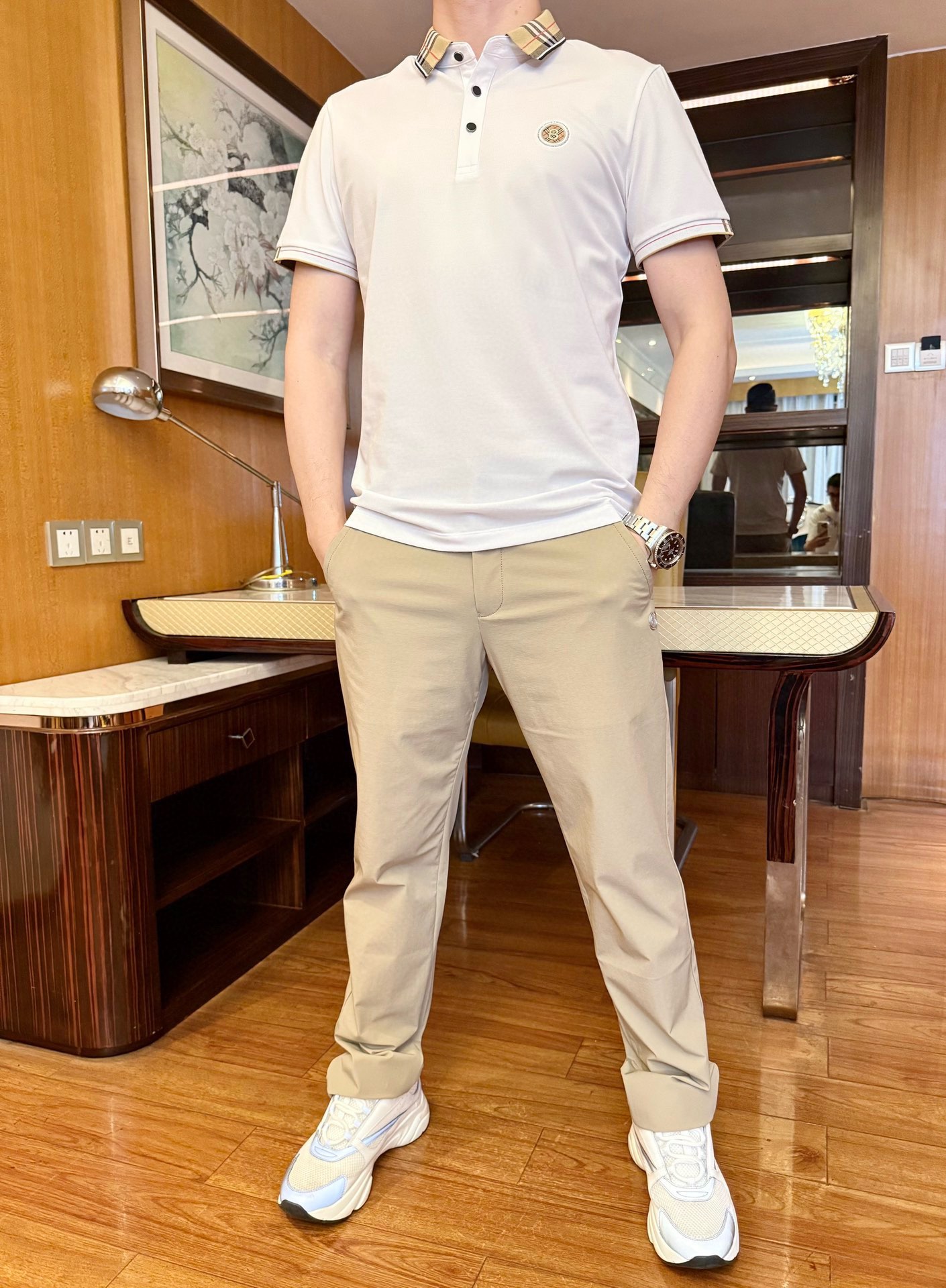 NO:491871,Burberry-2025 counter latest hot-selling Polo, hot-selling items in European and American counters!  Selected Italian imported mercerized cotton fabrics with simple and elegant designs, exquisite large B logo on the chest and contrasting threads on the collar cuffs to show off your taste. Business and casual boutique. Number 48-56 (model 173/130 wears 48, with Hong Kong Lane Crawford gift box packaging), burberry, alexander wang19860909巴宝莉-2025专柜最新爆款Polo出货 欧美专柜热销单品！精选意大利进口丝光精棉面料搭配简约大方的设计,胸前的精致大B标志和领子袖口的撞色螺纹彰显品味 商务休闲精品.码数48-56（模特173/130穿48、配香港连卡佛礼盒包装）,,burberry,alexander wang,Men's clothing