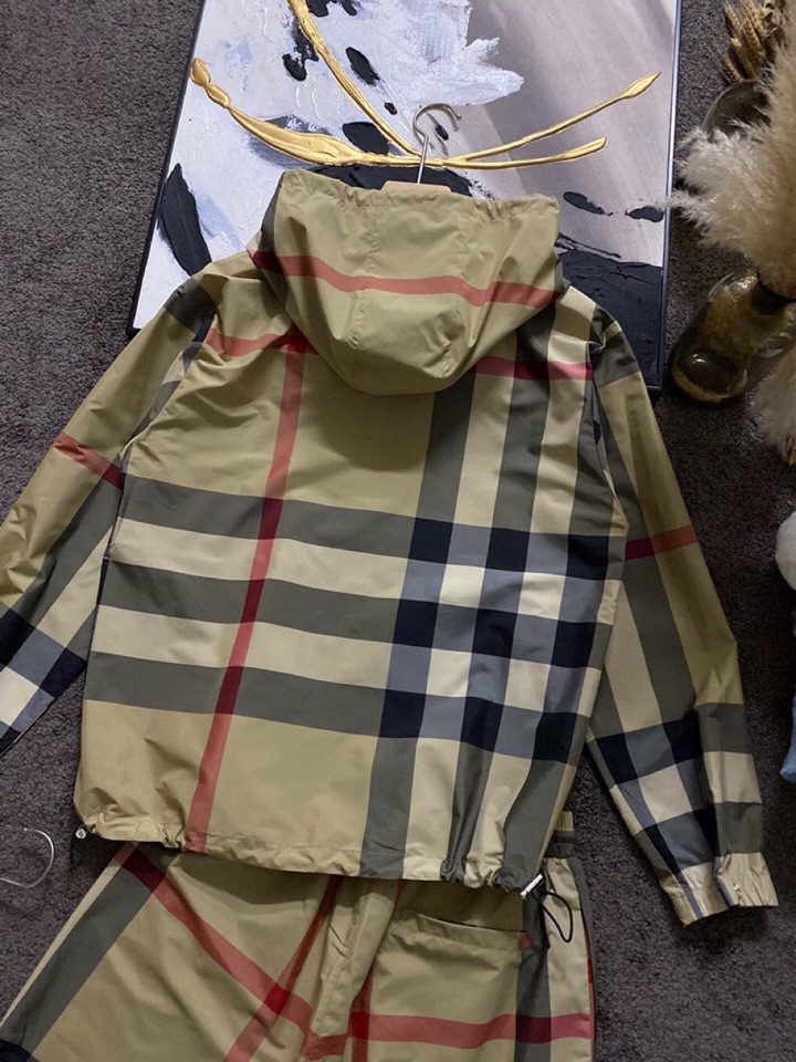 Burberry Baperly 2024 Spring Collection in Khaki, Sizes M-3XL Available - 图片 4
